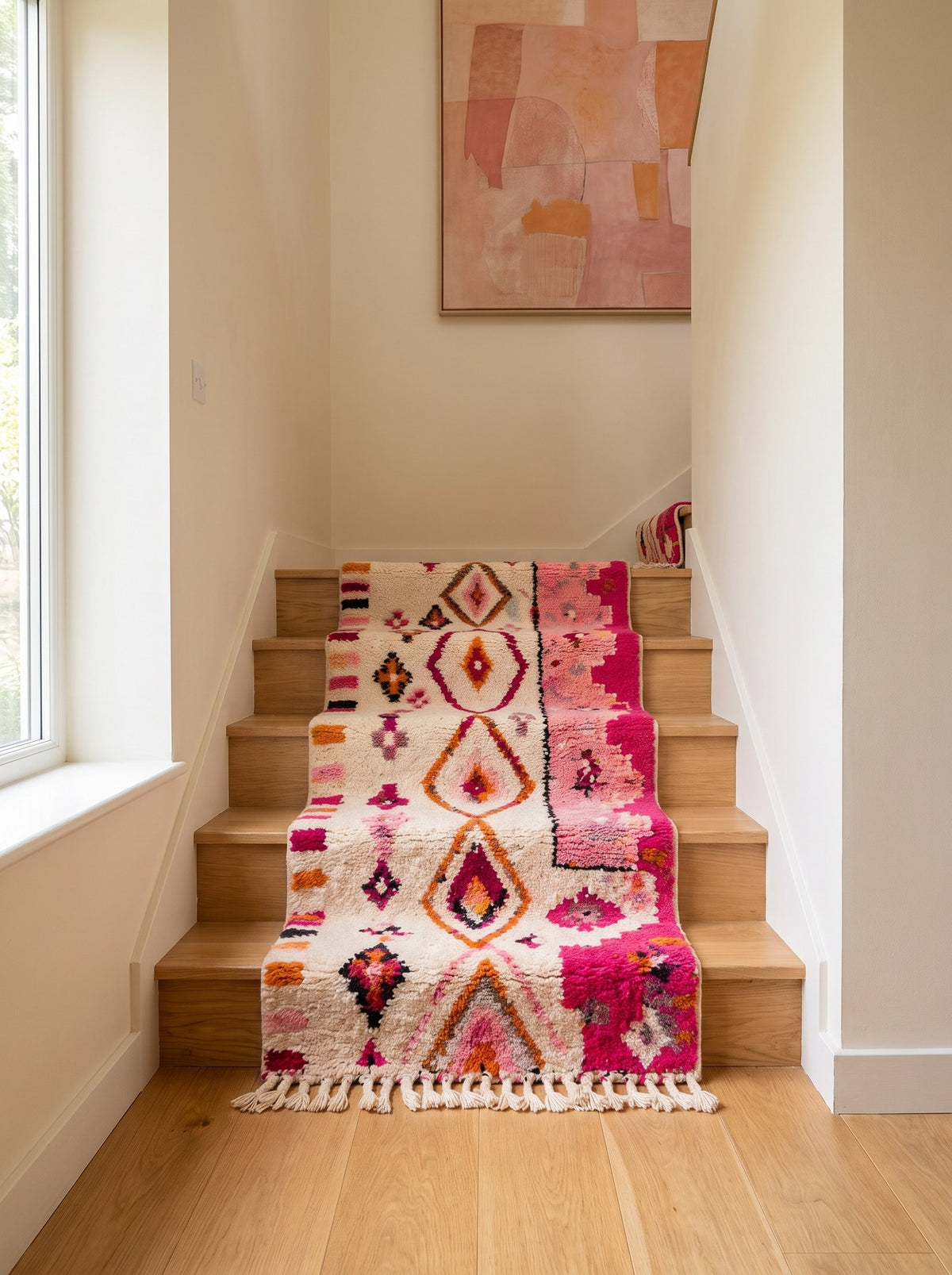 Amrawen Berber stair runner, Azilal style, in white and pink, on a third staircase, hand-knotted in Morocco