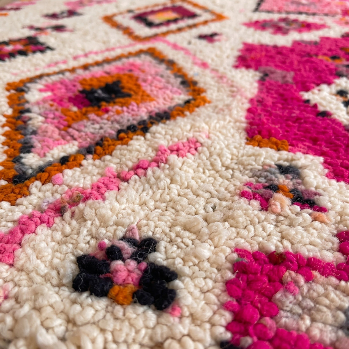 Close-up of a motif on the Amrawen Berber stair runner, medium-pile runner, ivory field, column