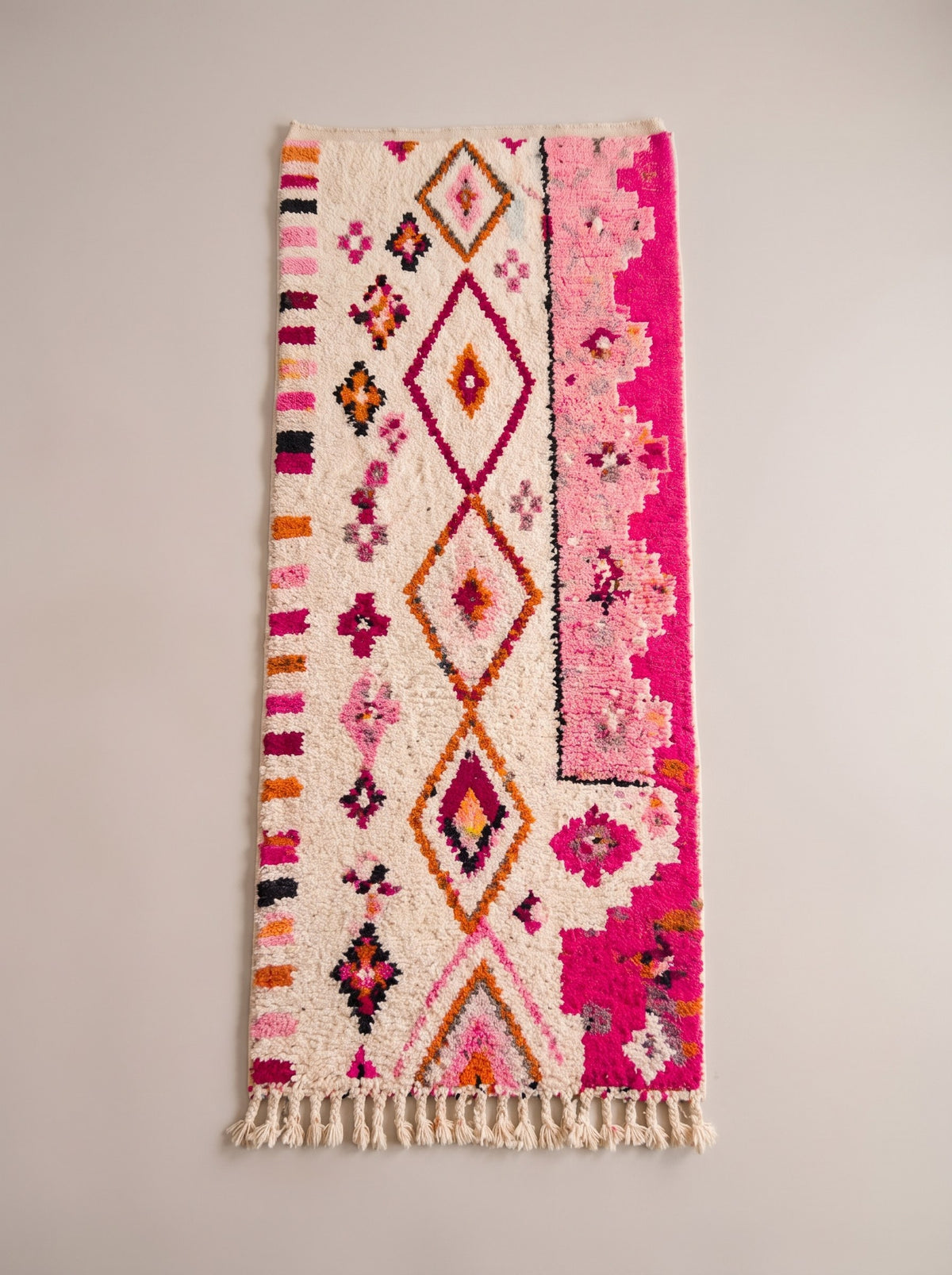 Amrawen Berber stair runner, Azilal style, in white and pink, laid flat, medium-pile runner, ivory field, column