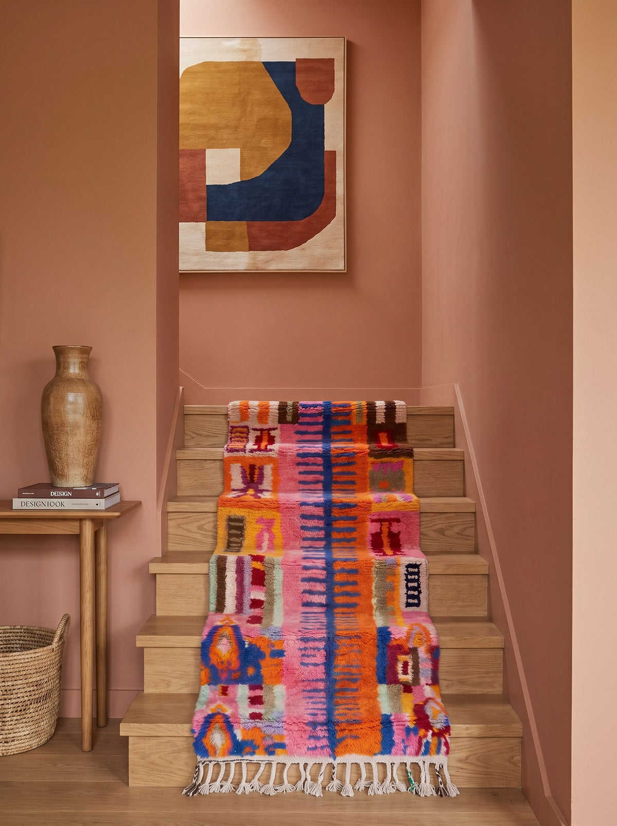 Amizmiz Berber stair runner, Boujad style, in pink and orange on a third staircase, hand-knotted in Morocco