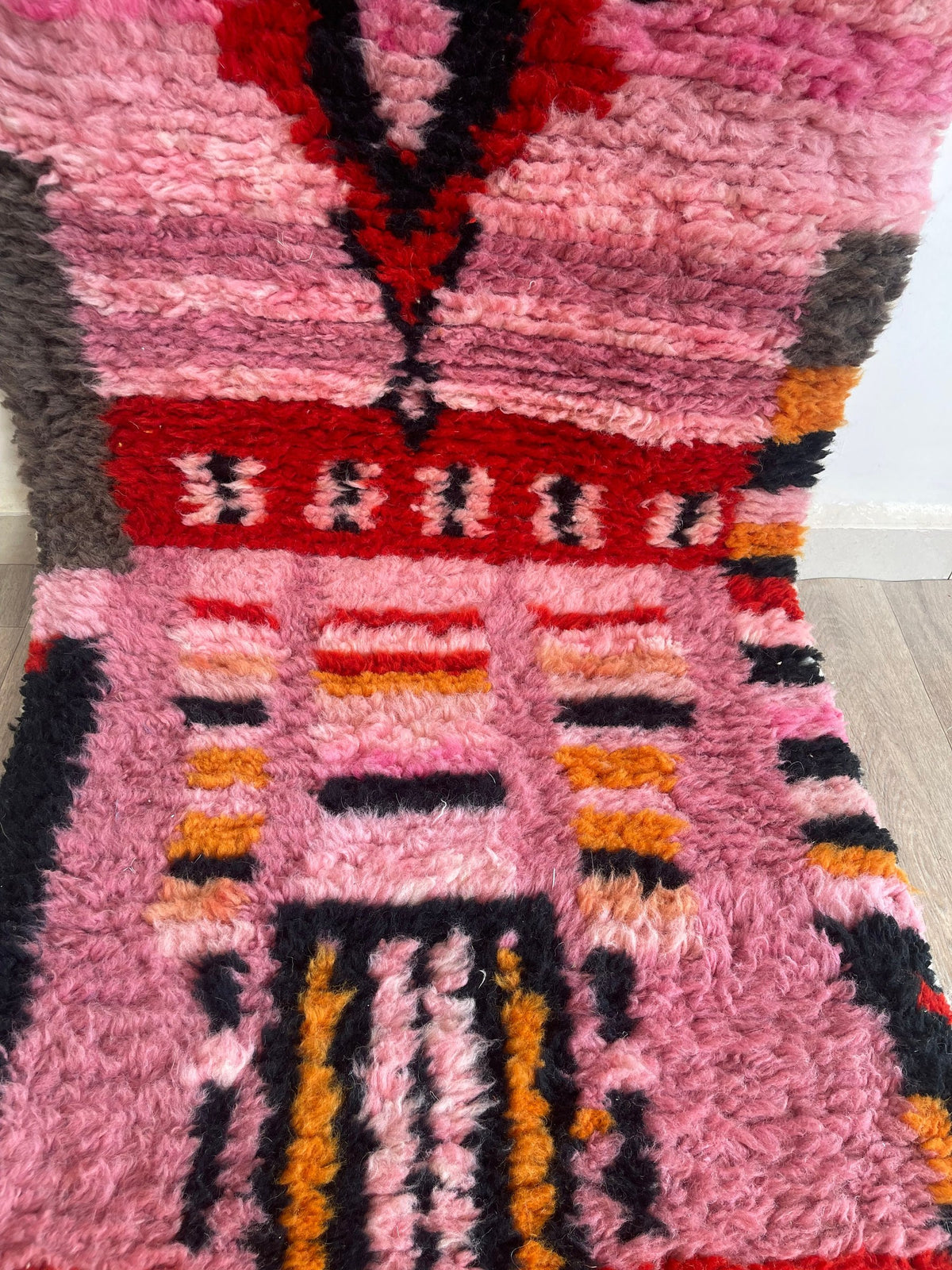Close-up of the wool of the Imilchil Berber stair runner, long-pile sheep's wool in pink and red