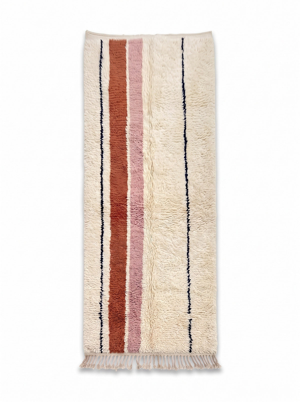Tapis de couloir berbère à rayures blanc et terracotta Tasrifa vu à plat, couloir à poil long fond écru