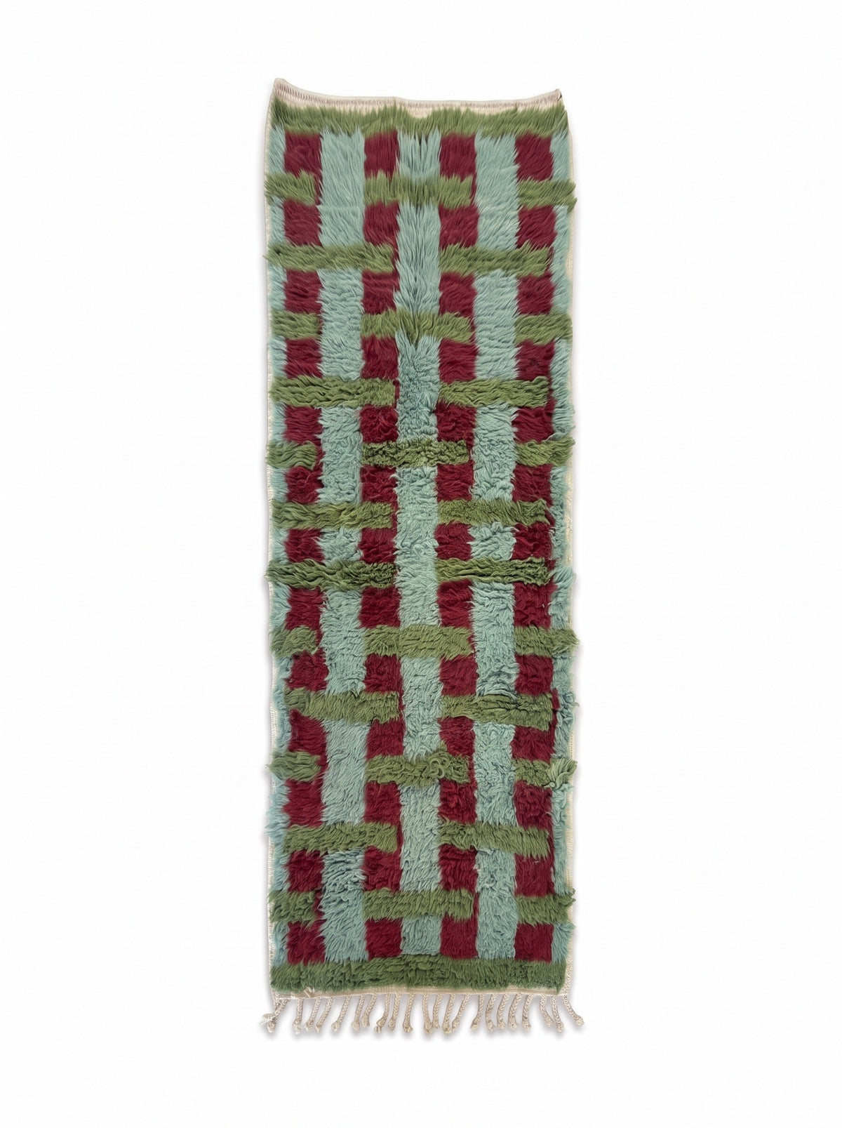 Tapis de couloir berbère damier vert et bordeaux Oualidia vu à plat, couloir étroit, damier de quatre colonnes de carrés bordeaux
