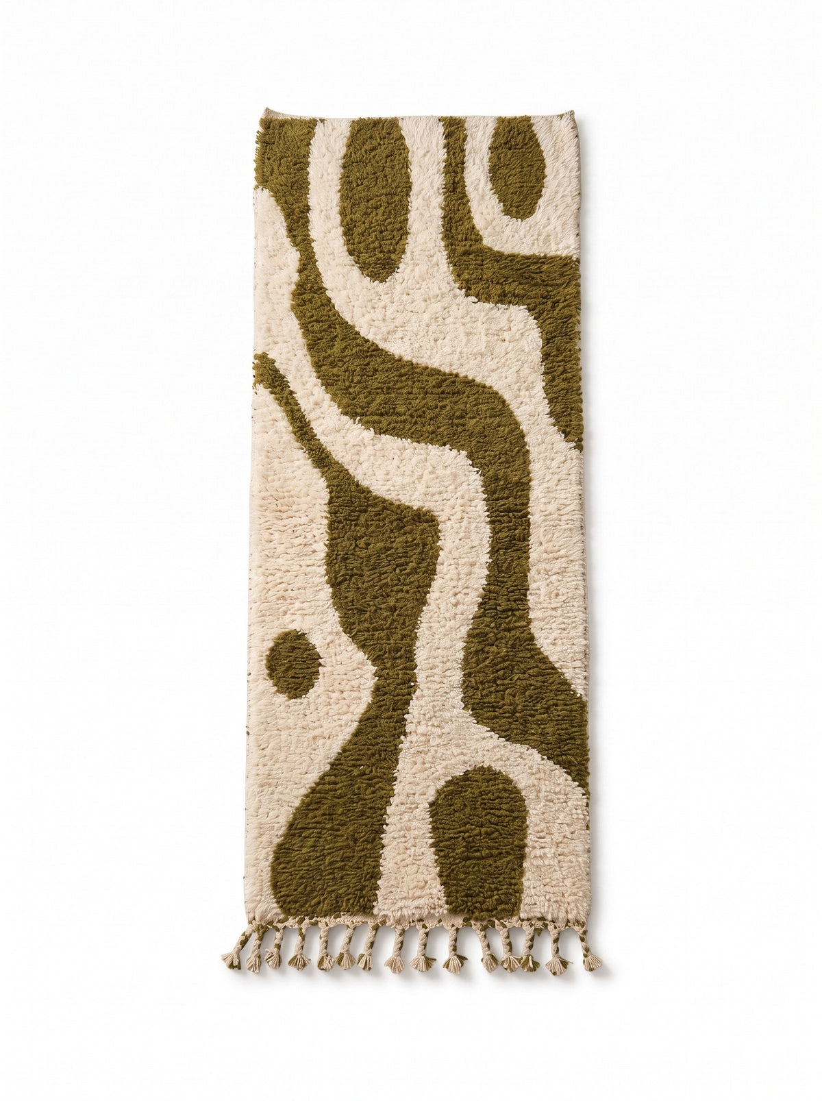 Tapis de couloir berbère graphique blanc et vert olive Assaka vu à plat, couloir écru, large vague vert olive qui serpente du haut