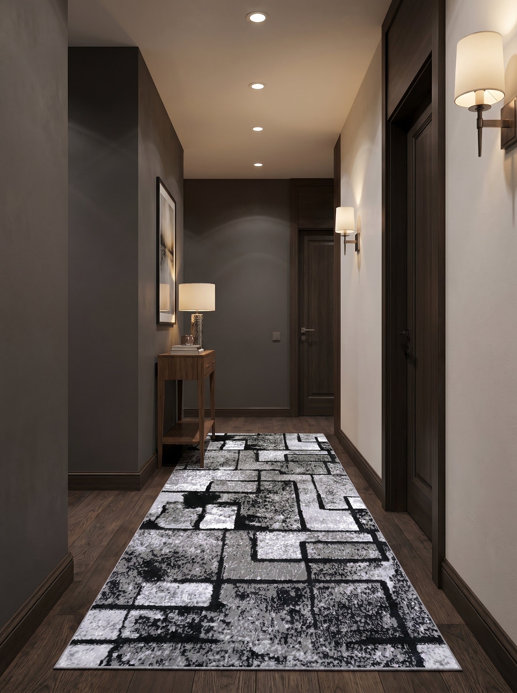 Tapis aux motifs abstraits de blocs gris, noirs et blancs, sur parquet sombre dans couloir moderne
