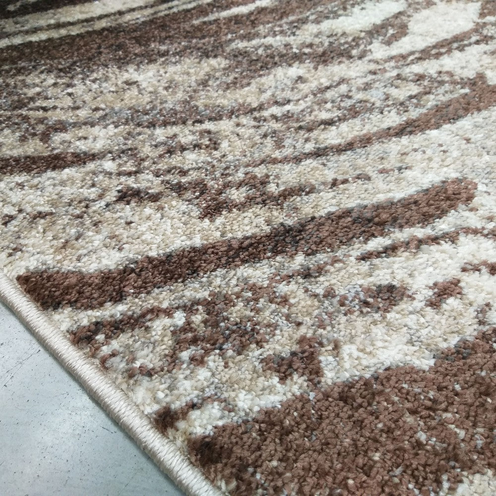 Tapis à poils longs aux motifs abstraits ondulés bruns et beiges sur fond crème, avec une bordure discrète
