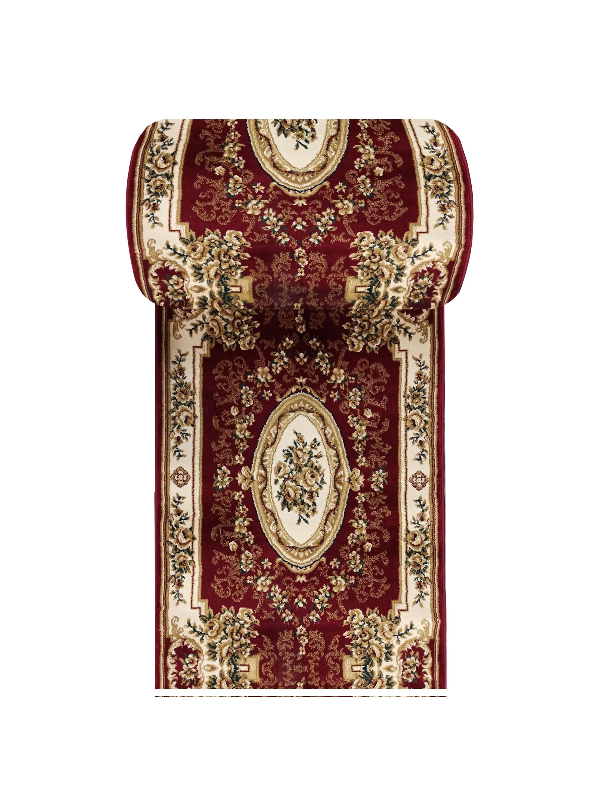 Tapis rouge bordeaux orné de motifs floraux classiques crème, dorés et verts. Un bouquet de roses est au centre ovale
