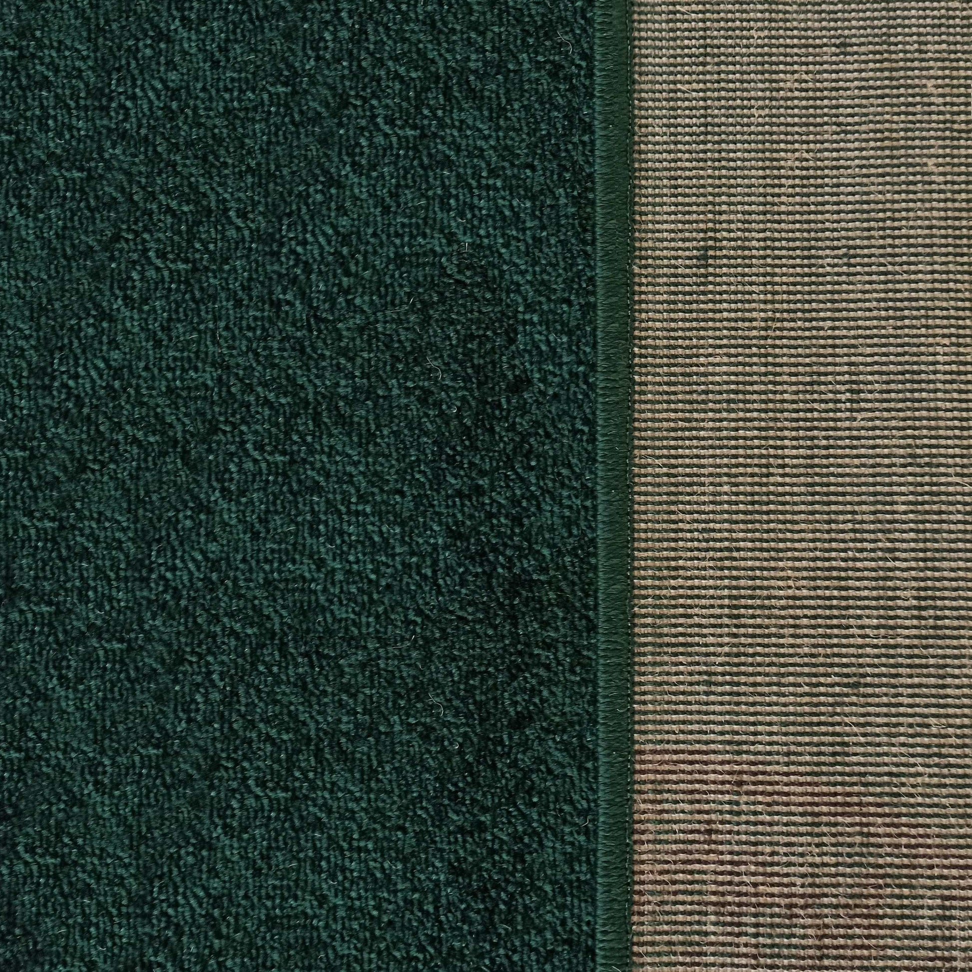 Surface en tissu vert foncé et texturé à gauche, avec une bande tissée à rayures horizontales vertes et beiges à droite