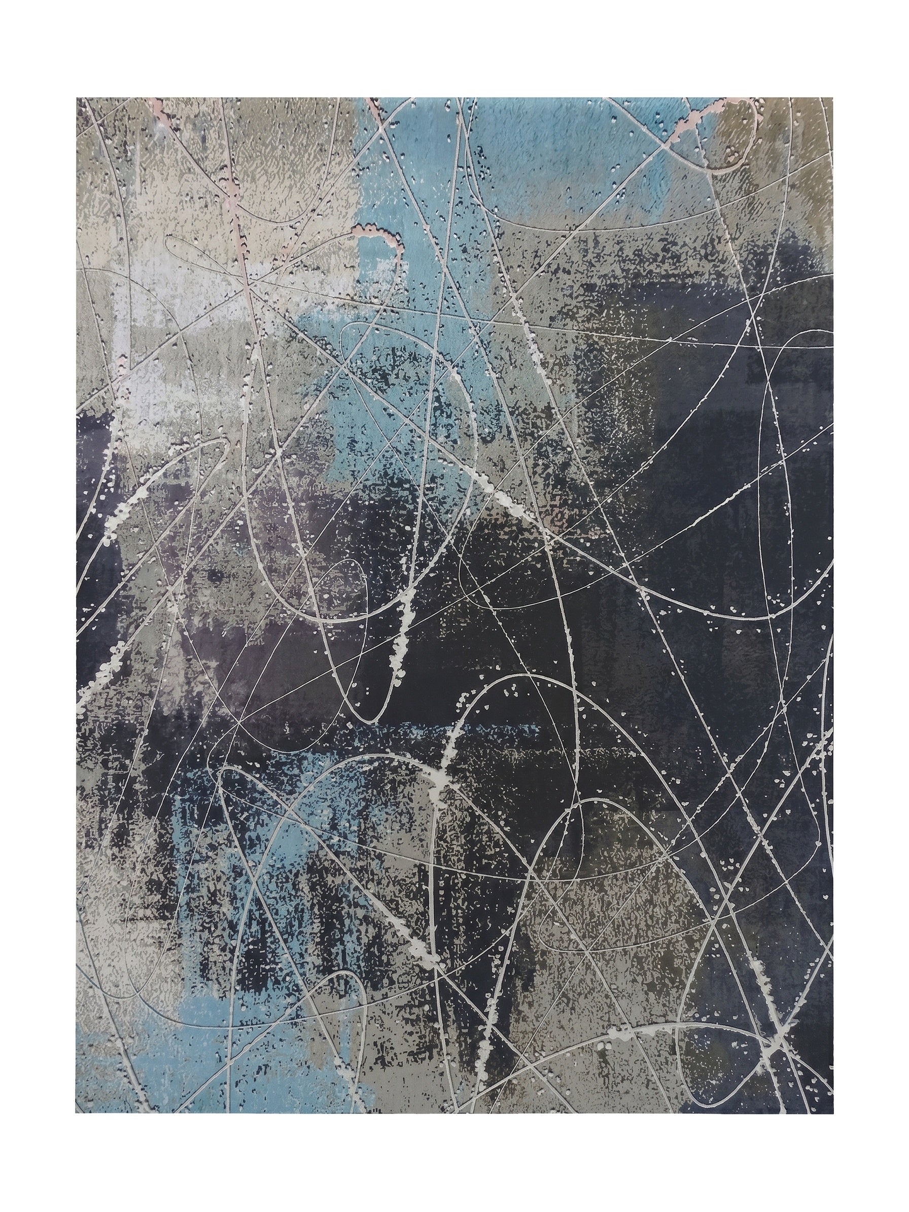 Tapis textile aux tons gris, noir et bleu, orné de motifs abstraits de lignes et éclaboussures blanches