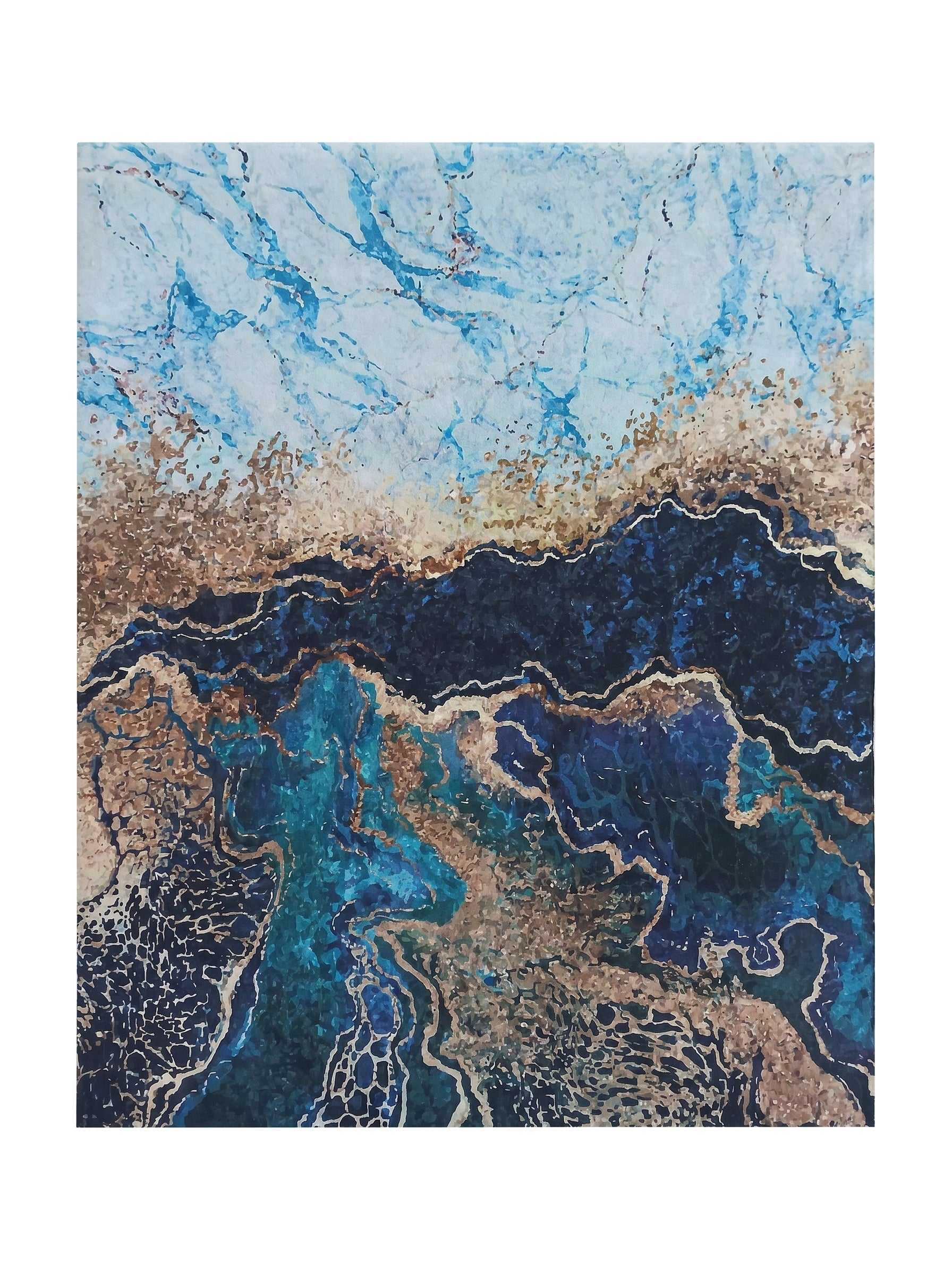 Tapis aux motifs abstraits évoquant des formations rocheuses en dégradés de bleus, de bruns et d'éclats dorés