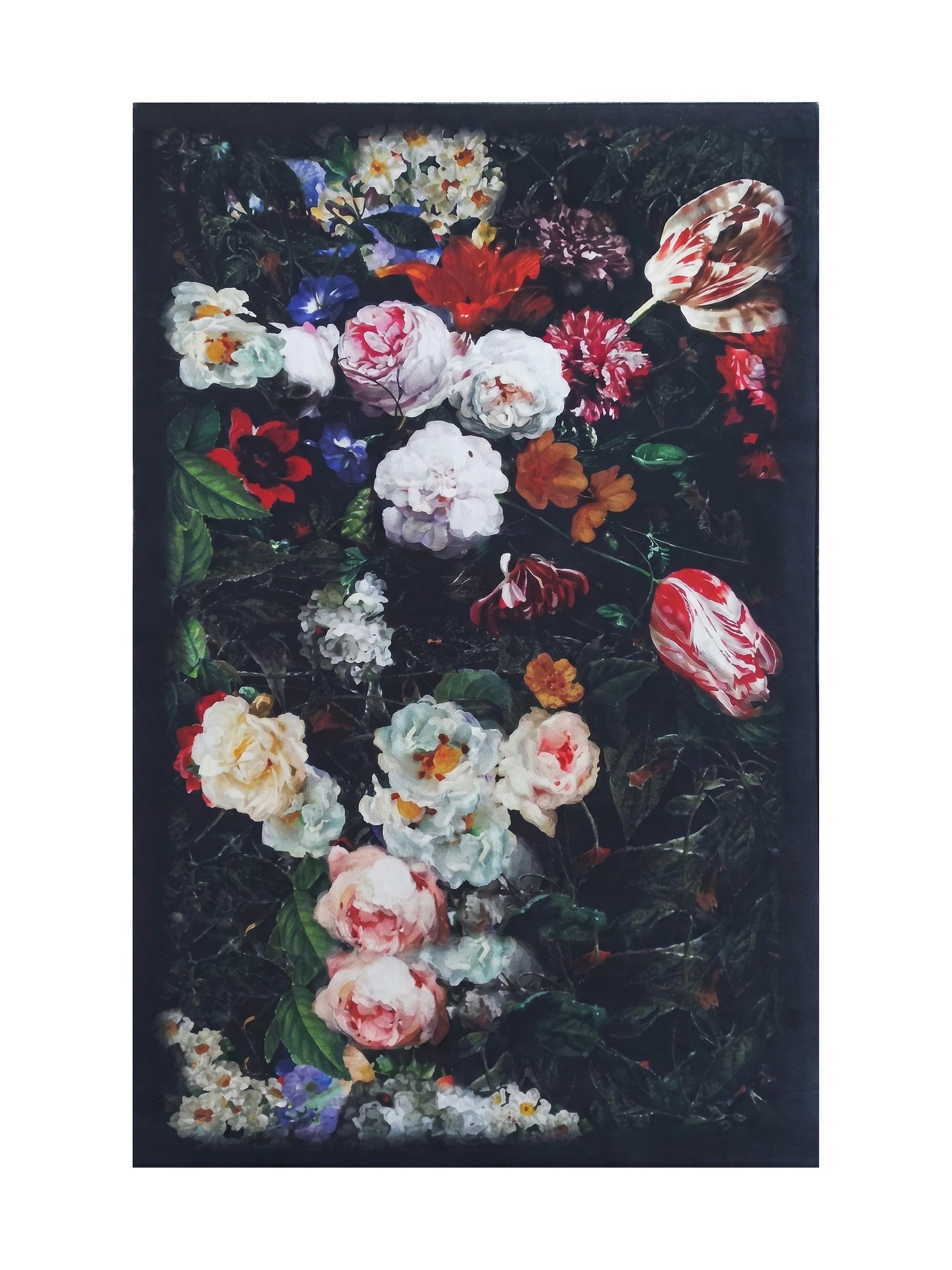 Tapis à motifs floraux détaillés: grandes roses variées, tulipes striées, et autres fleurs vives sur un feuillage sombre