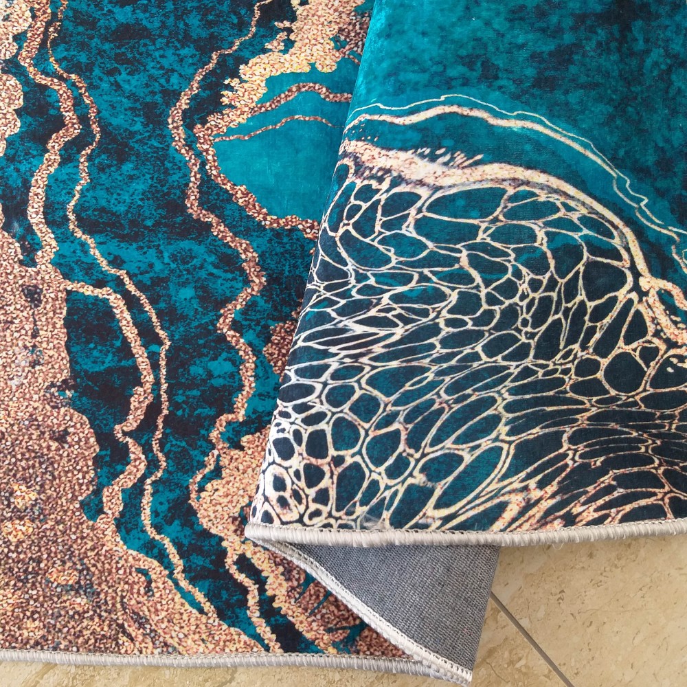 Tapis aux motifs abstraits d'agate ou de marbre, avec des veines dorées scintillantes sur un fond turquoise et noir