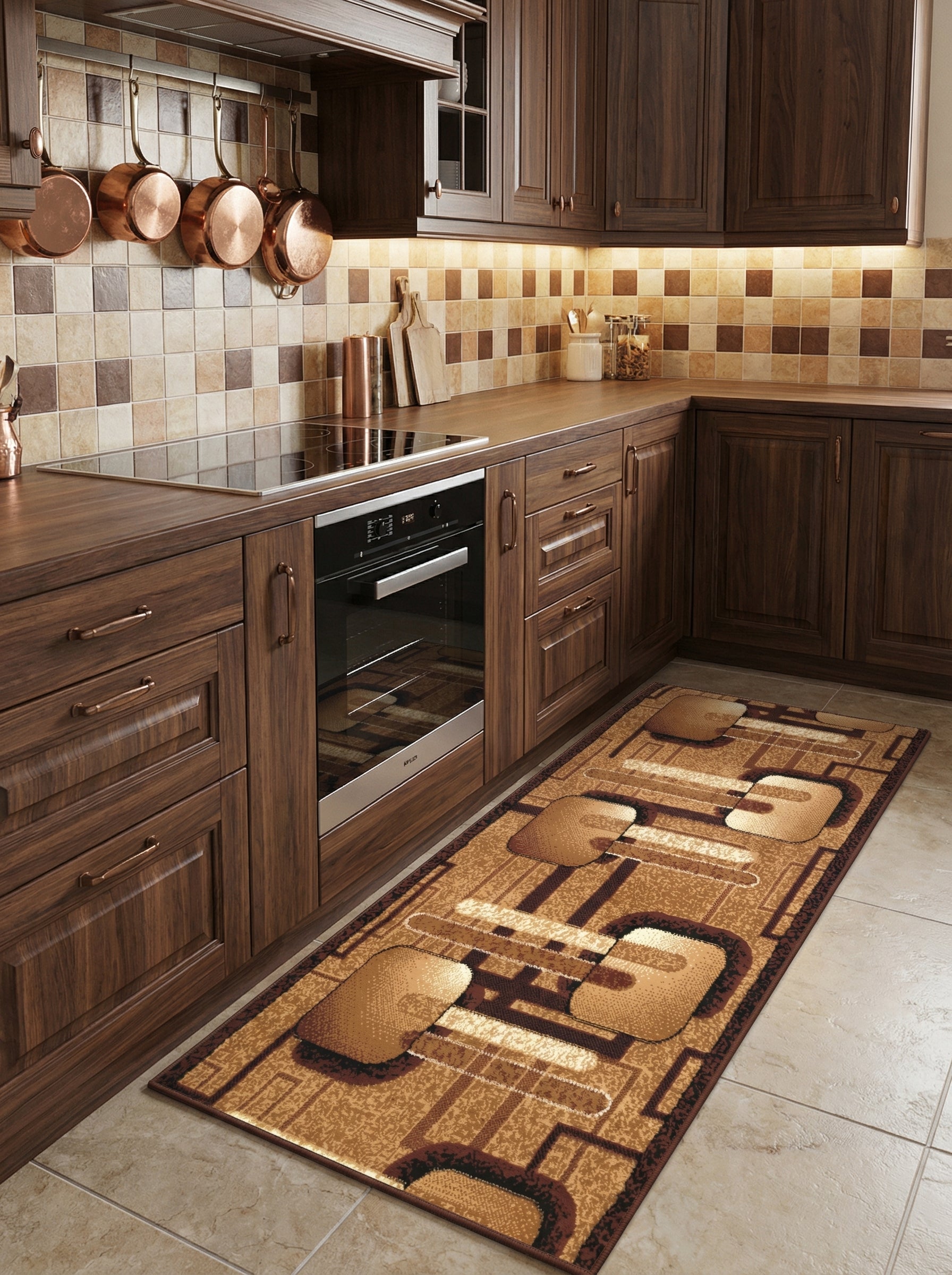 Tapis rectangulaire aux motifs géométriques abstraits marron, beige et crème, posé sur le carrelage d'une cuisine