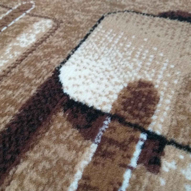 Tapis aux motifs abstraits et géométriques marron clair, foncé, blanc et noir, avec une texture de poils courts