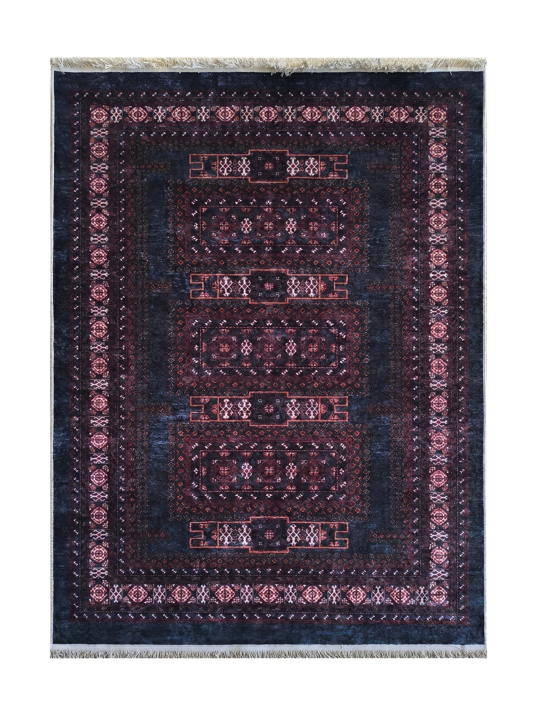 Tapis à motifs géométriques bordeaux et rosés sur un fond bleu marine profond, orné de franges claires