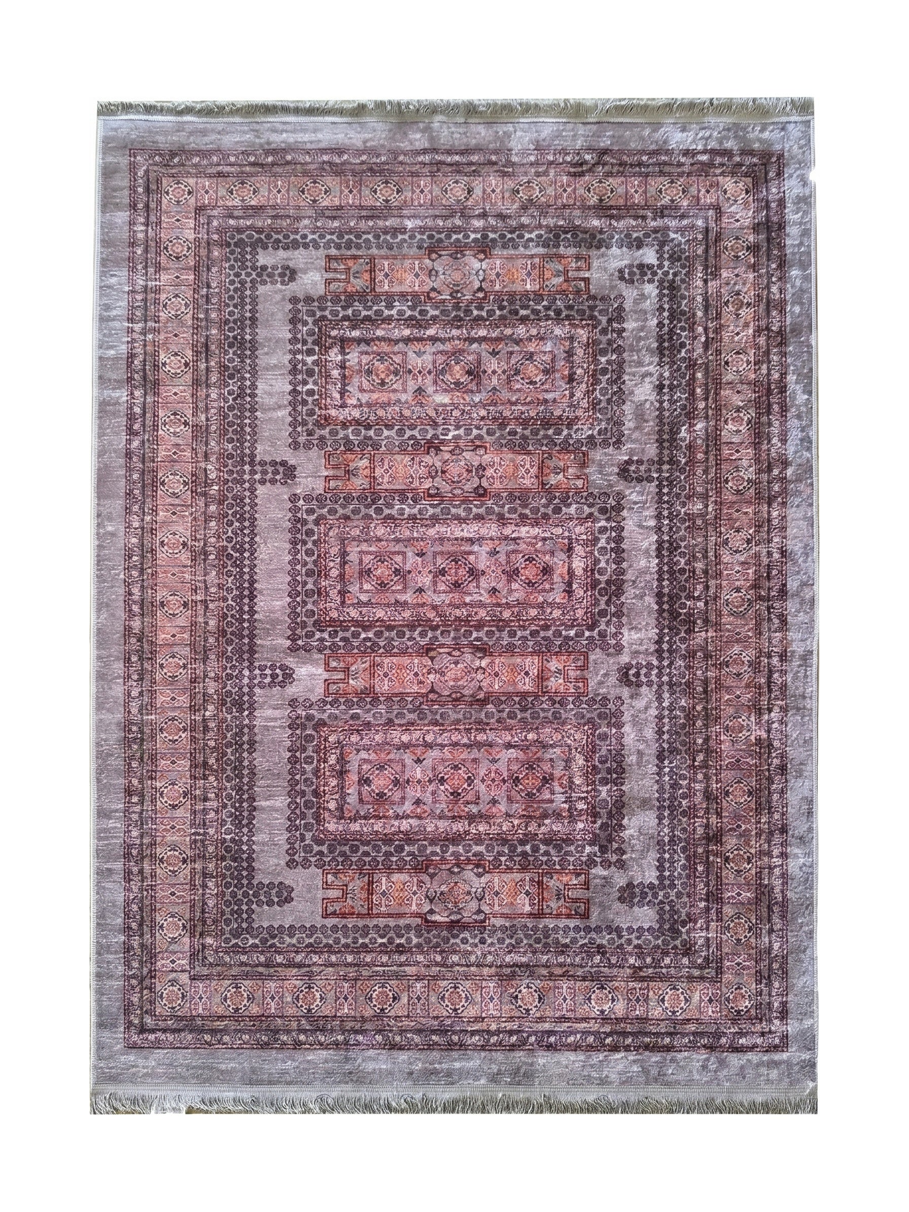 Tapis rectangulaire aux motifs géométriques complexes en gris, rouge, terracotta et noir, encadrés de bordures. Des franges sont visibles