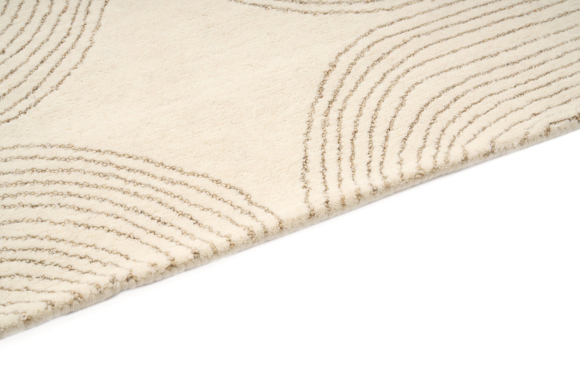 Tapis en laine beige, tissage avec relief. Motifs ovales. Type de tapis pour pièce