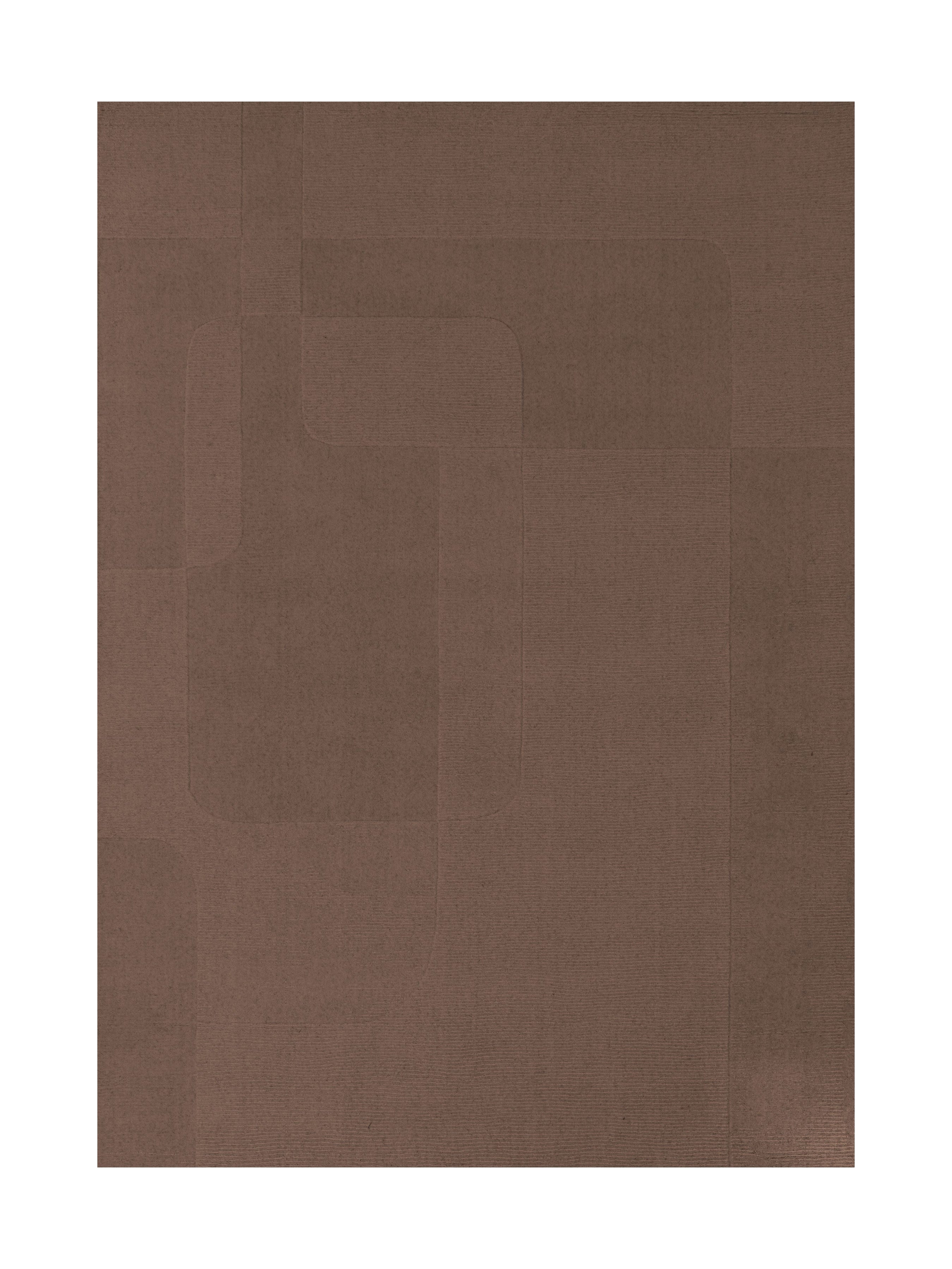 Tapis rectangulaire marron avec motif géométrique, ambiance chaleureuse
