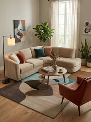 Tapis rectangulaire au design épuré, tons naturels et motifs abstraits. Style contemporain pour ce salon