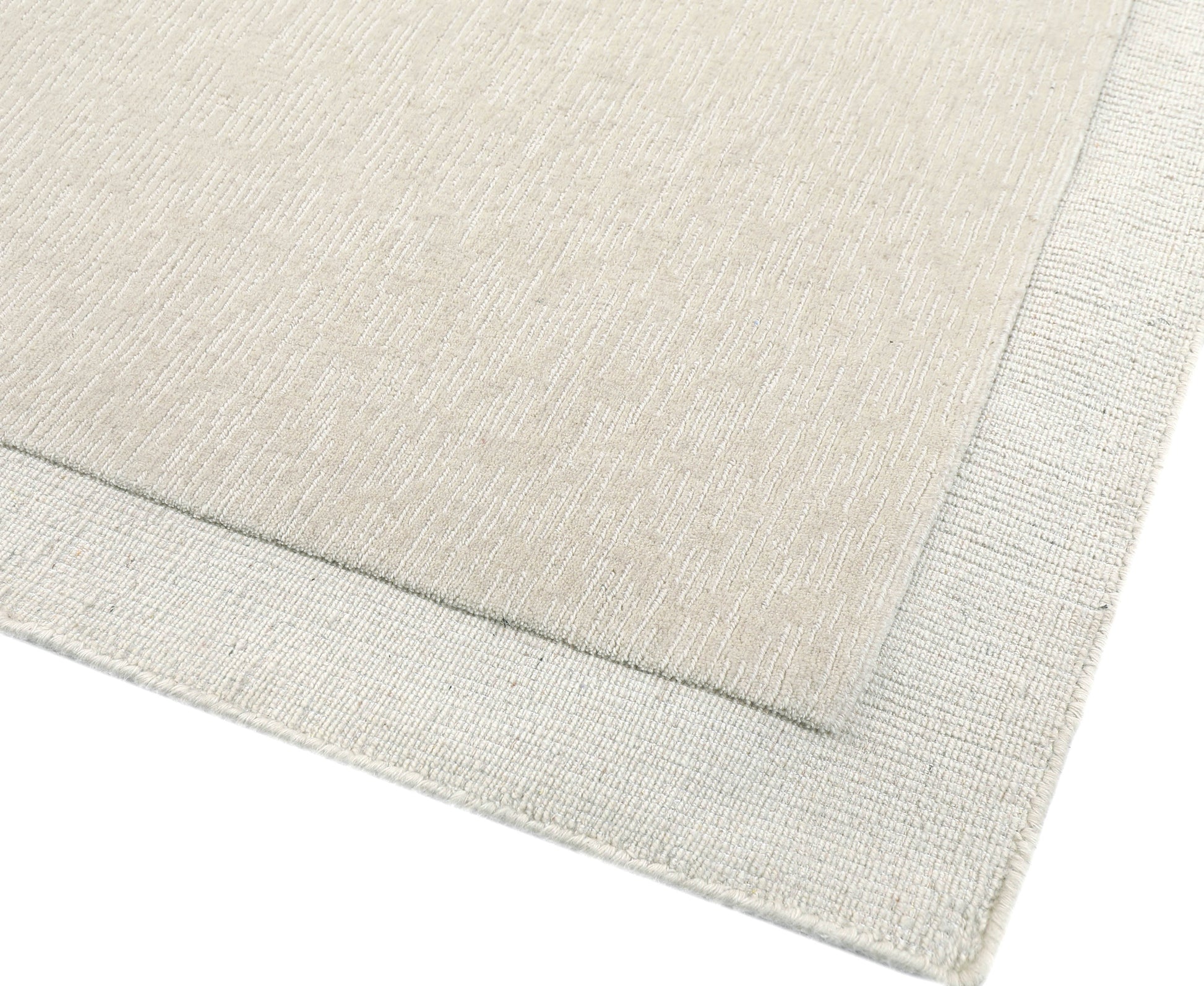 Bordure de tapis tissée, tons crème et beige. Finition de qualité. Style moderne et épuré