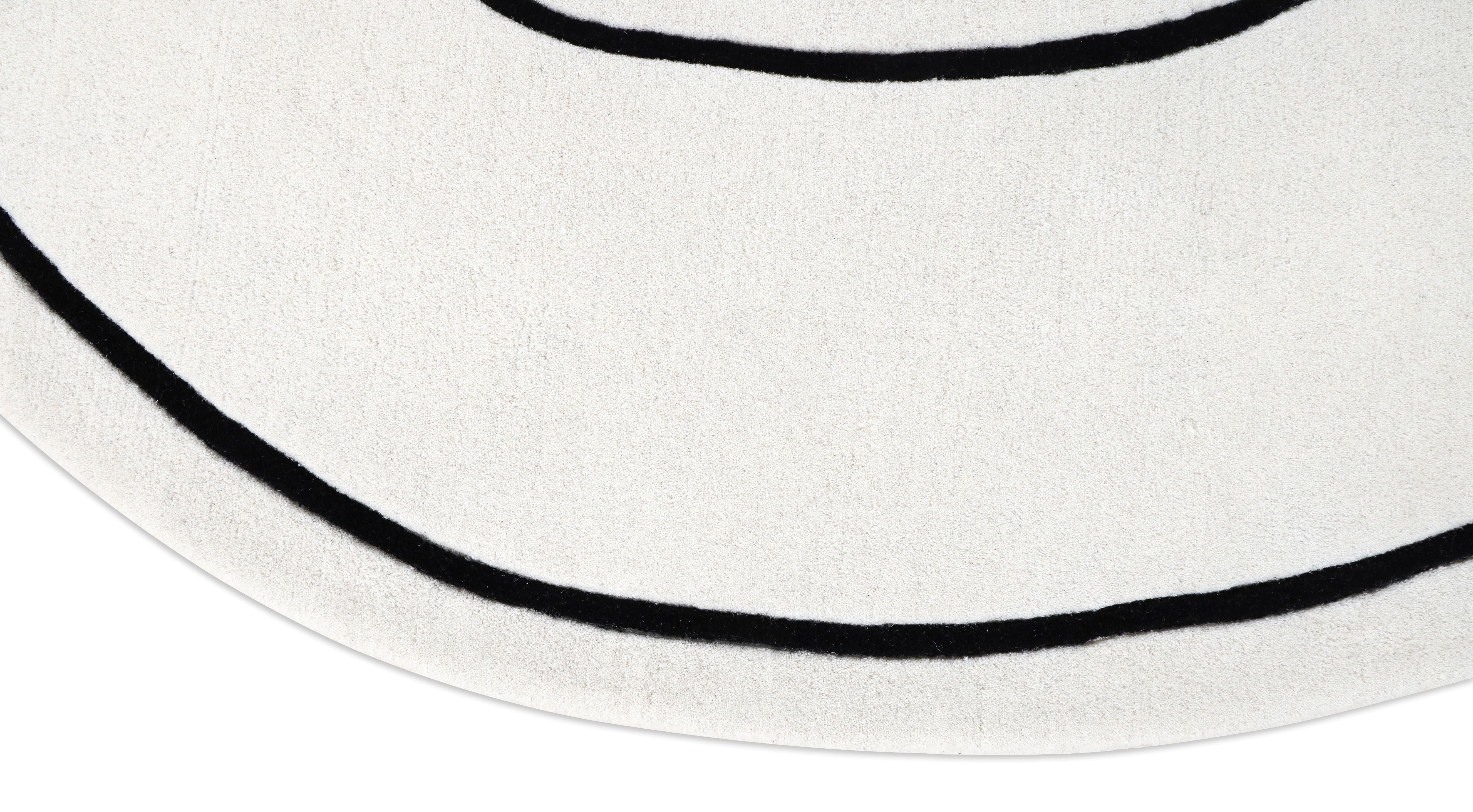 Tapis rond en laine ivoire avec bordure noire, finition de haute qualité, pour une pièce