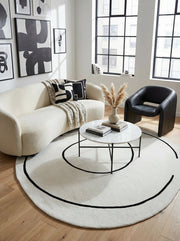 Tapis rond ivoire, design épuré, harmonie dans cette pièce moderne