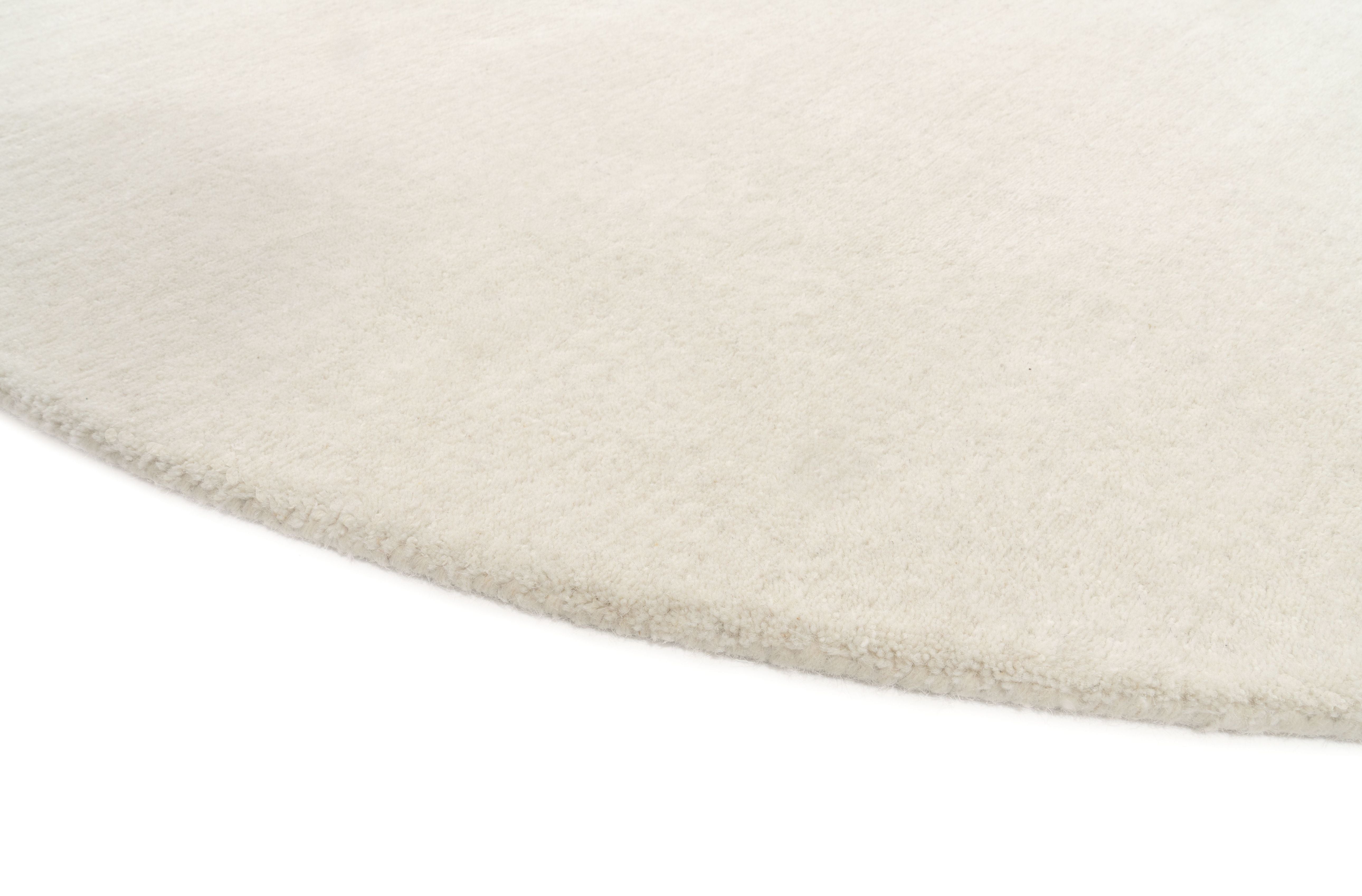 Tapis rond ivoire, densité et moelleux élevés, pour un confort optimal dans la pièce