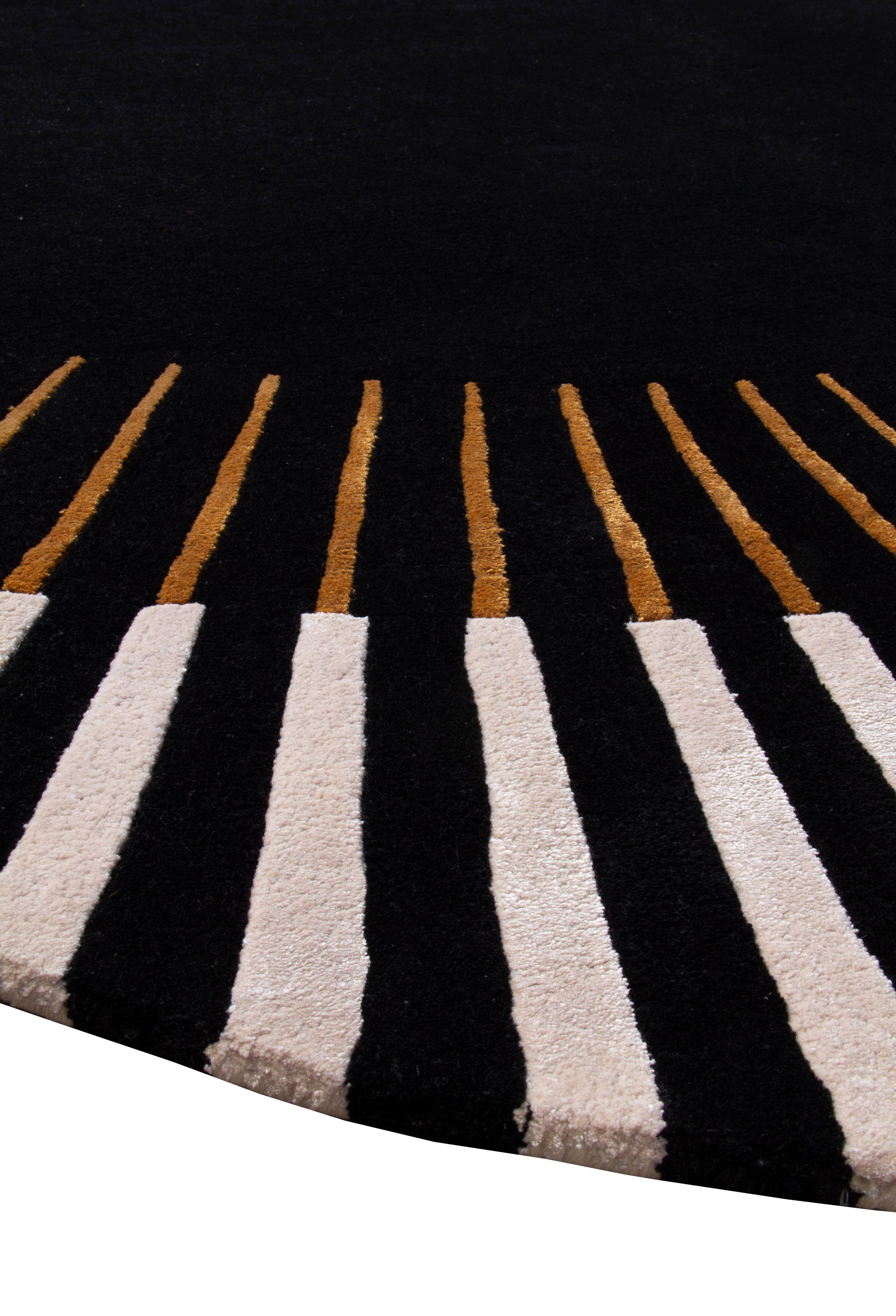 Tapis noir et blanc rond. Densité élevée, moelleux et confortable. Type tapis, pièce. Couleur: noir, beige