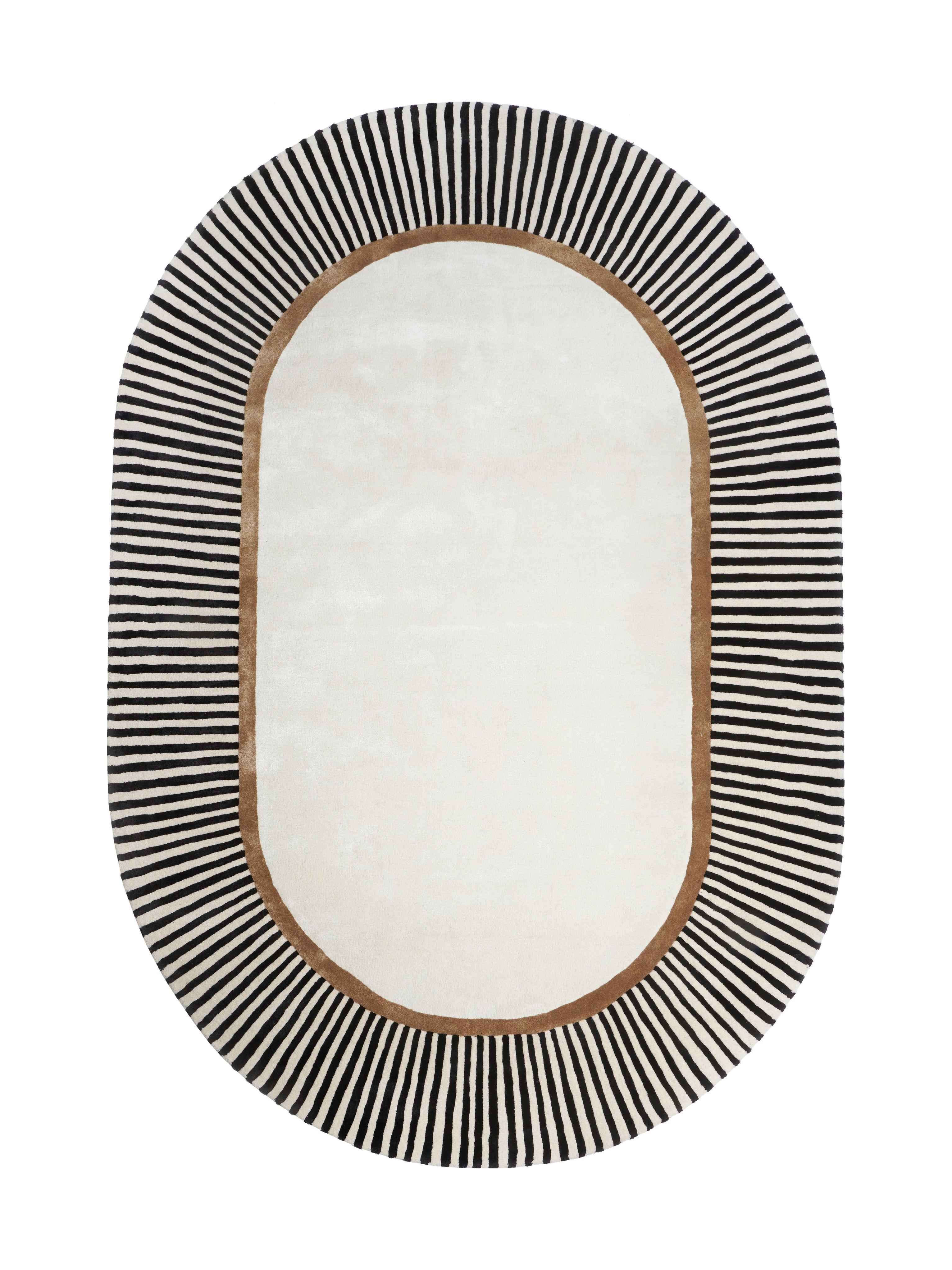 Tapis de type ovale, rayures noires et blanches, pièce beige et marron