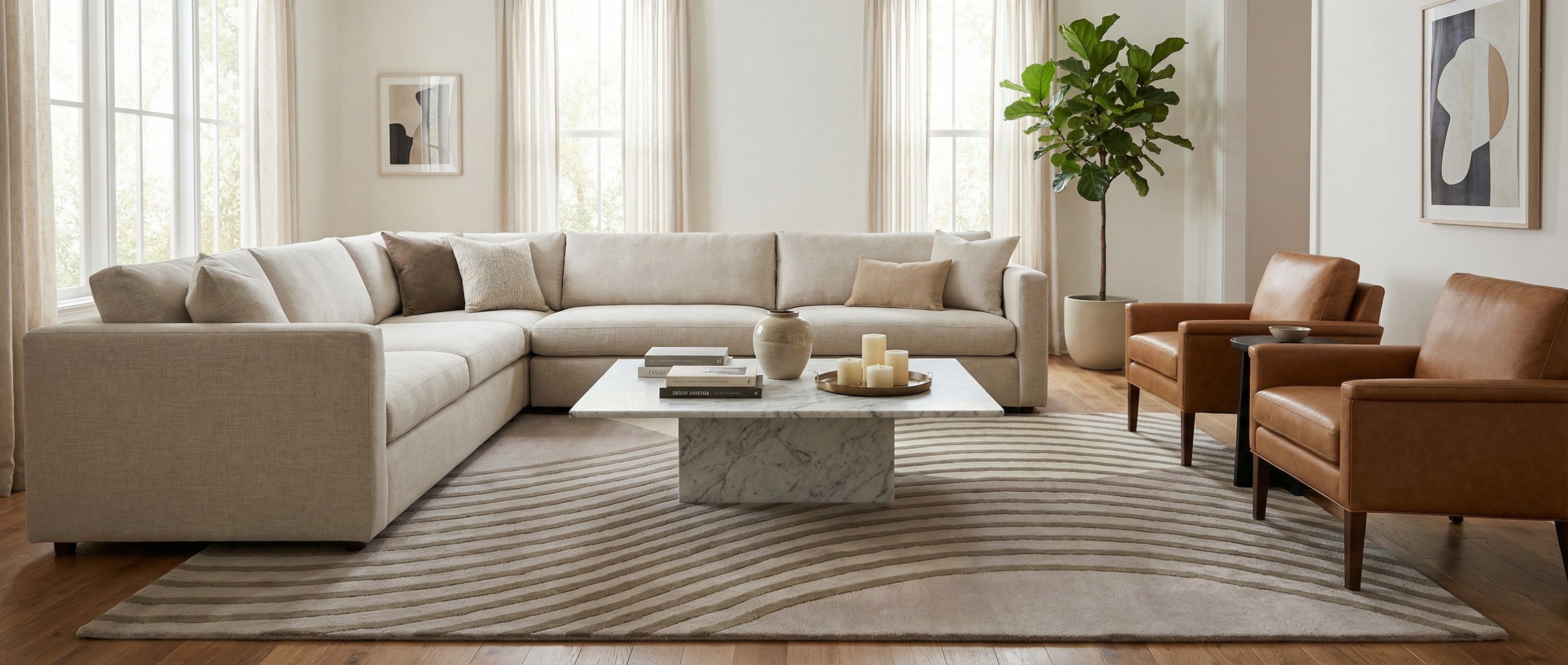 Transformation subtile, harmonie accrue. Tapis rectangulaire taupe ondulé, pièce épurée, ambiance chaleureuse