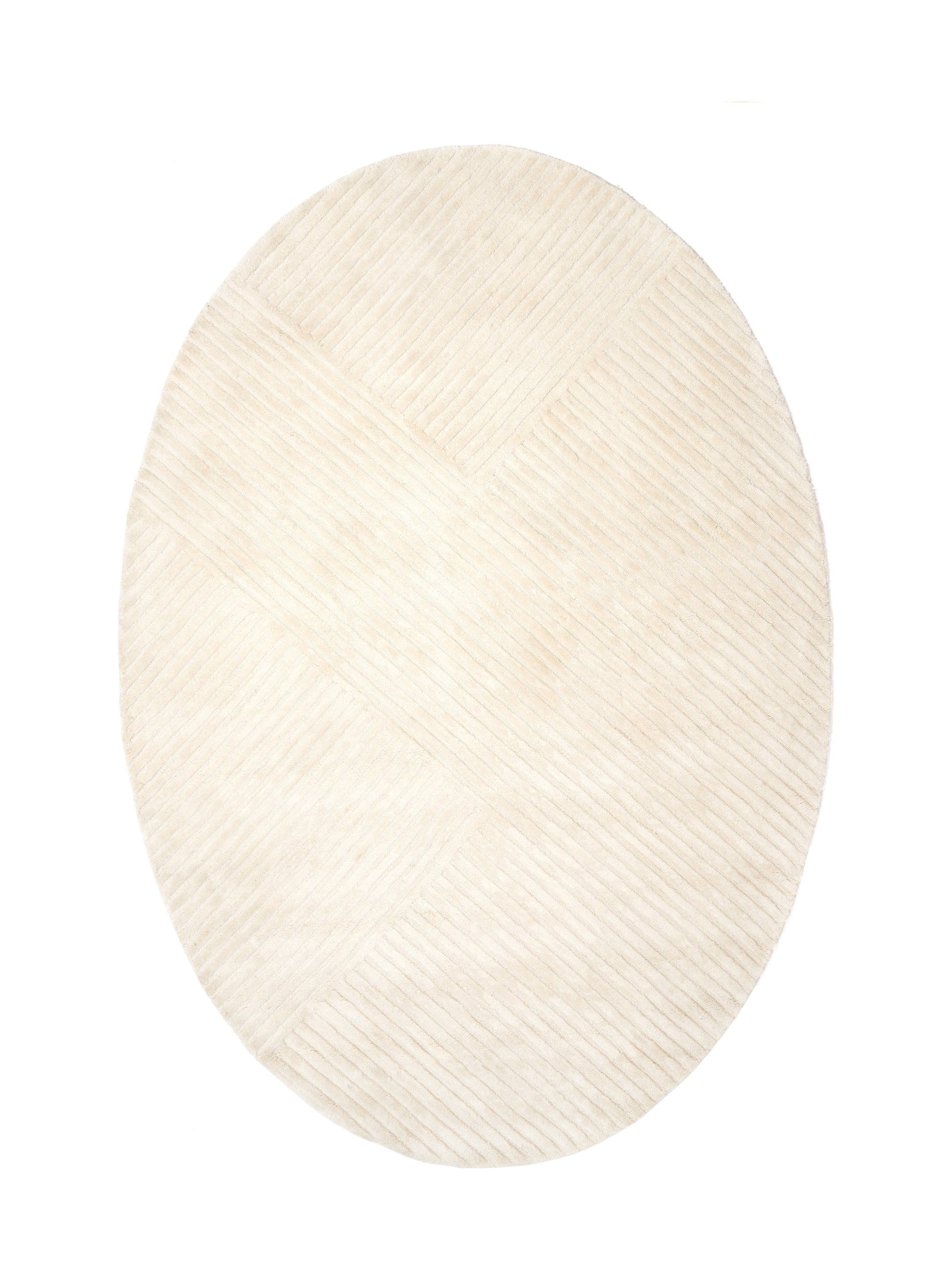 Tapis ovale de type moderne, couleur ivoire, motif géométrique.