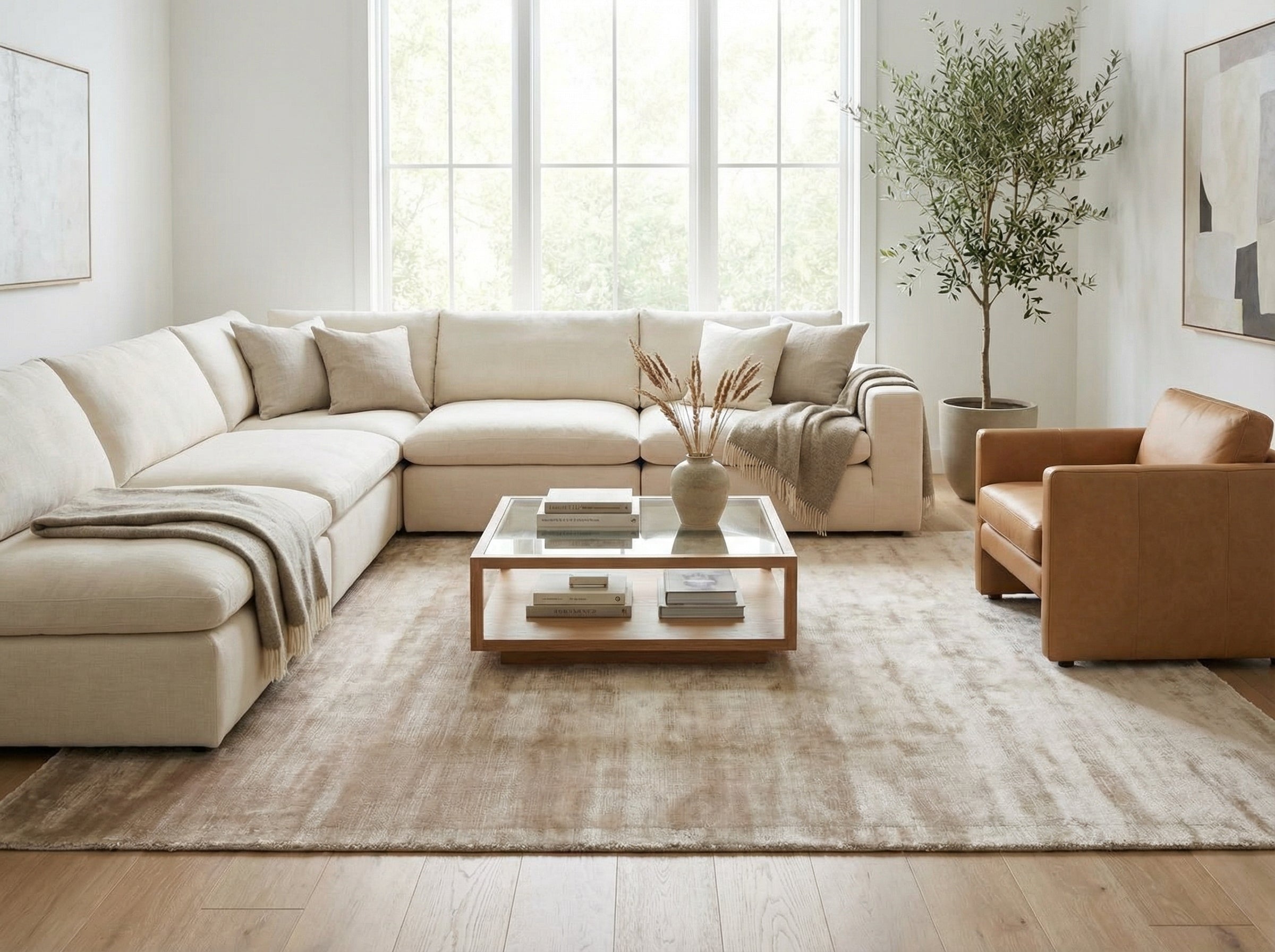 Tapis rectangulaire beige et sable, style déco épuré, ambiance chaleureuse dans le salon