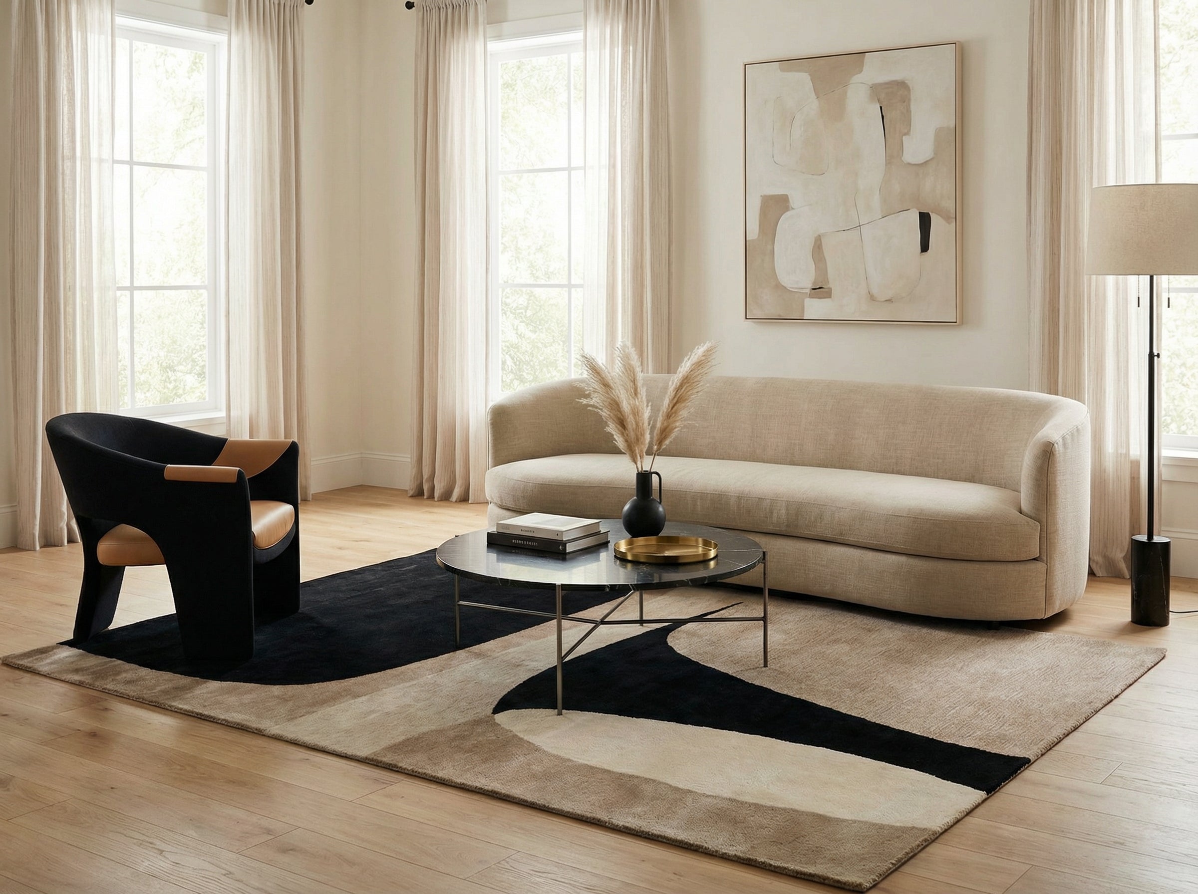Tapis rectangulaire beige et noir, motif géométrique, pièce lumineuse, ambiance zen, style déco épuré
