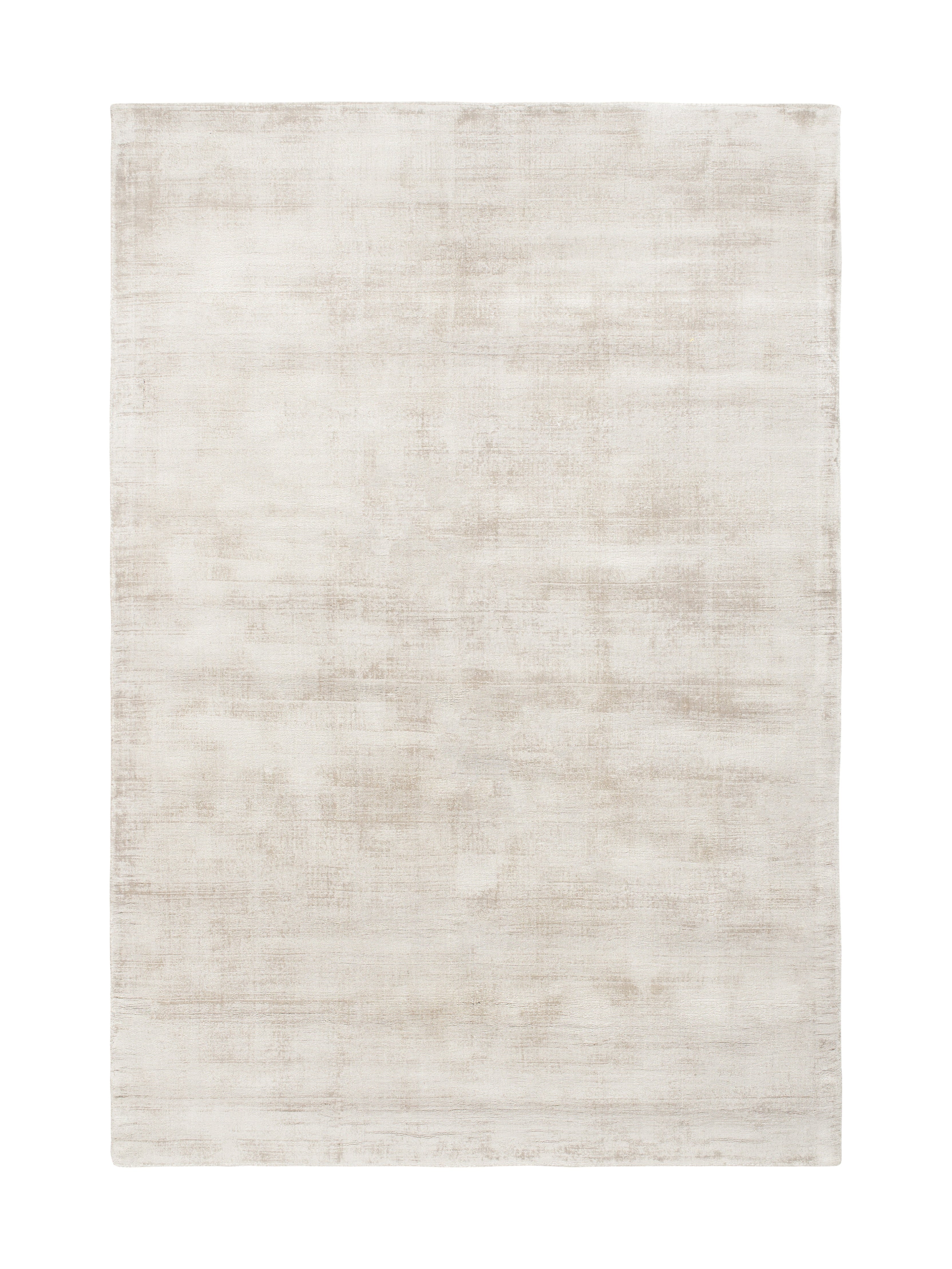 Tapis rectangulaire aux tons gris et argentés, motif subtil pour une ambiance sobre et élégante