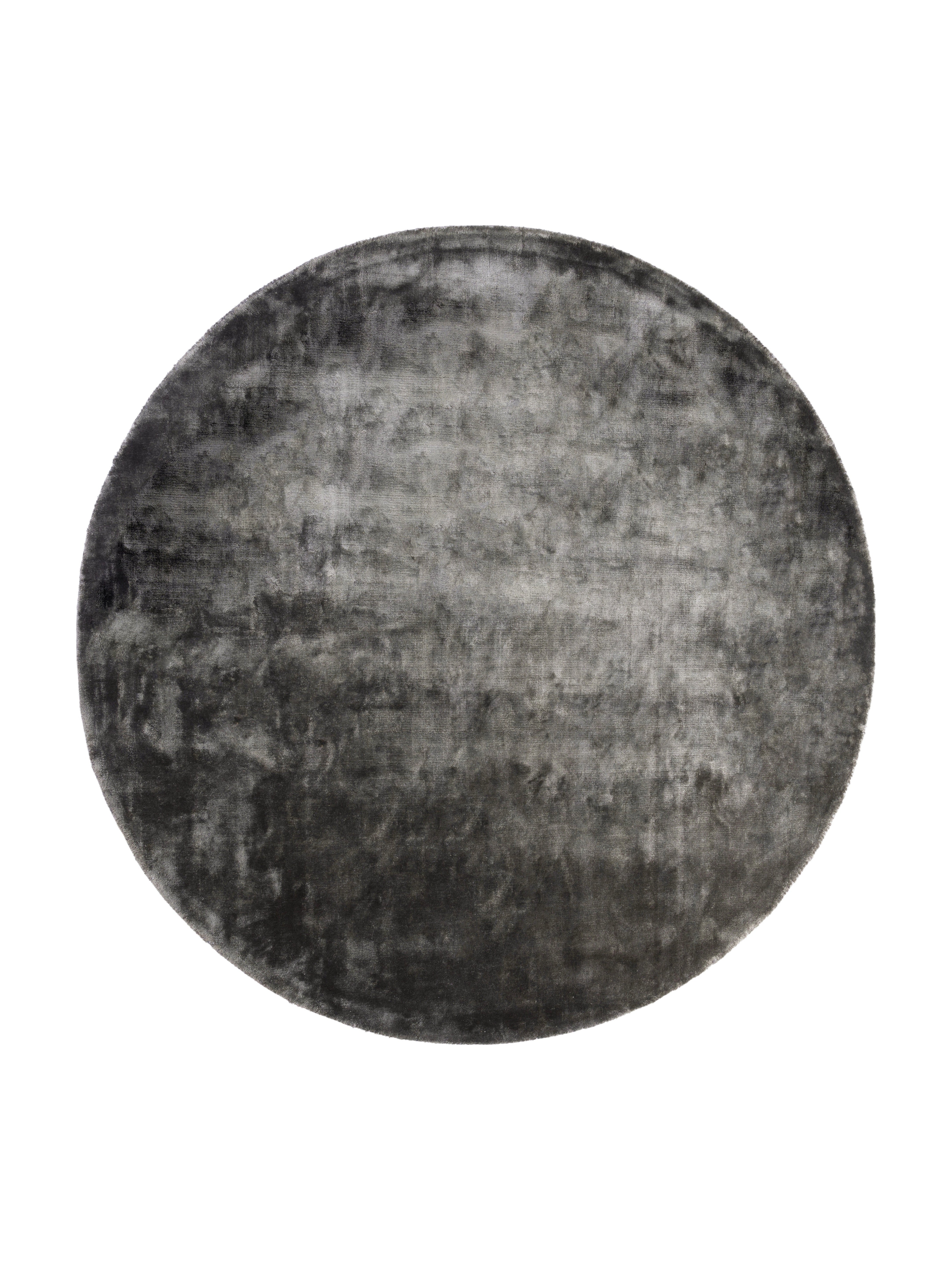 Type tapis rond, style contemporain, pièce. Couleur gris foncé, aspect velours