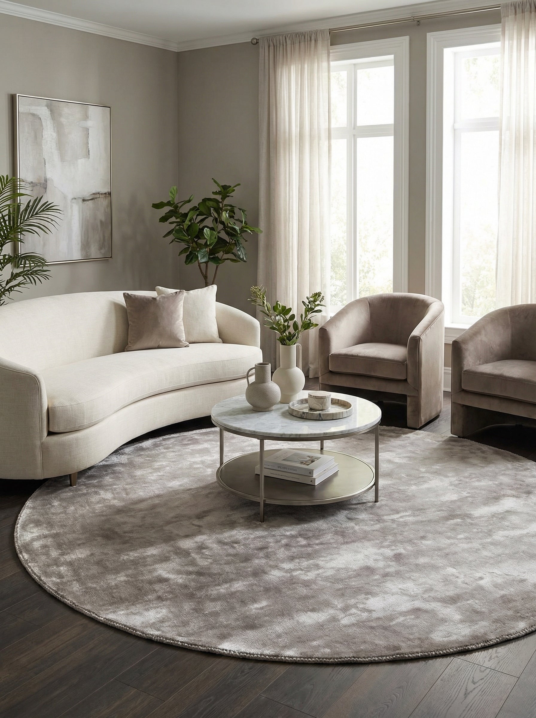 Tapis rond gris, design épuré, harmonie dans cette pièce moderne