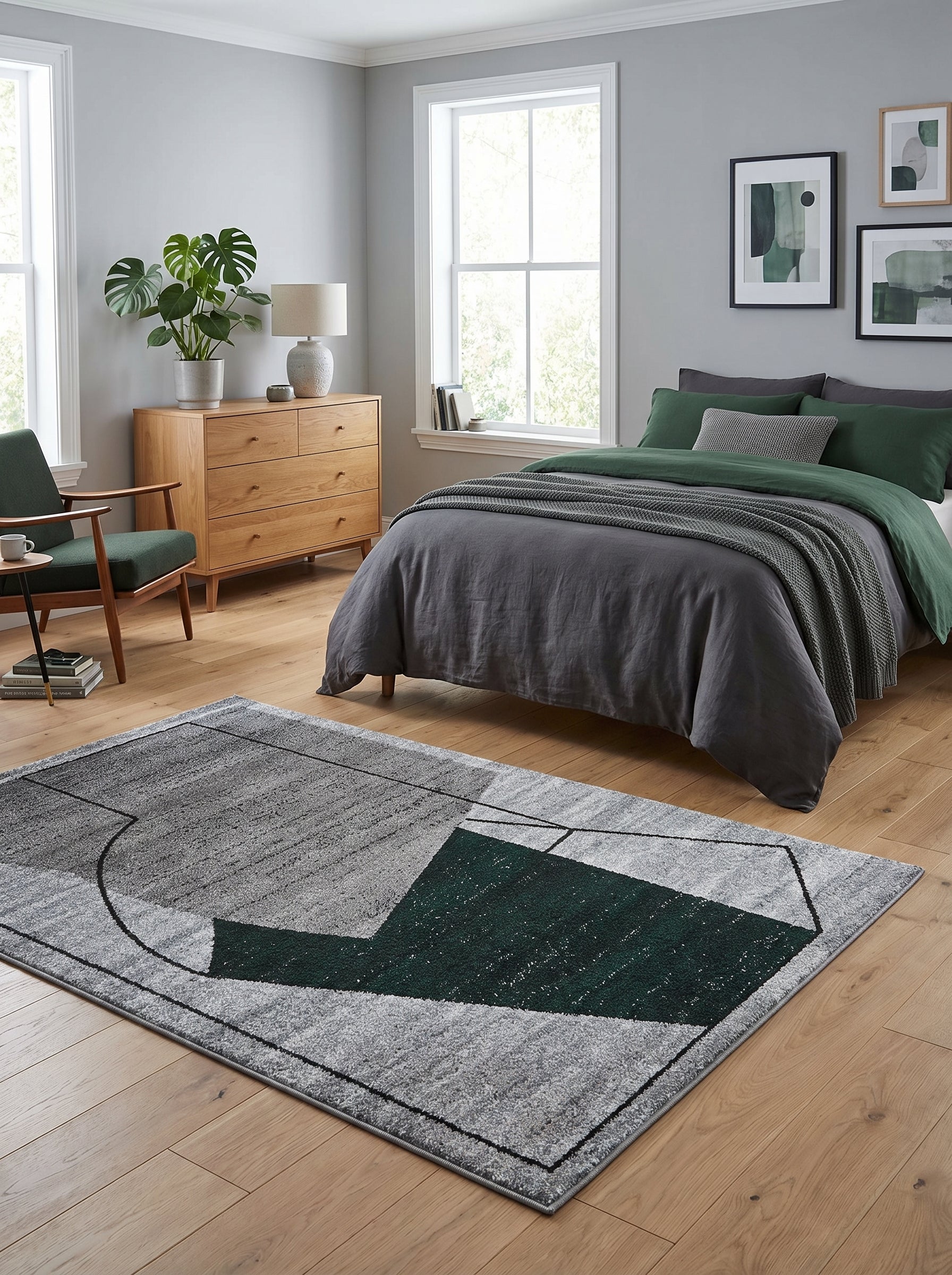 Tapis rectangulaire gris chiné et vert foncé avec des motifs géométriques et des lignes noires, dans une chambre