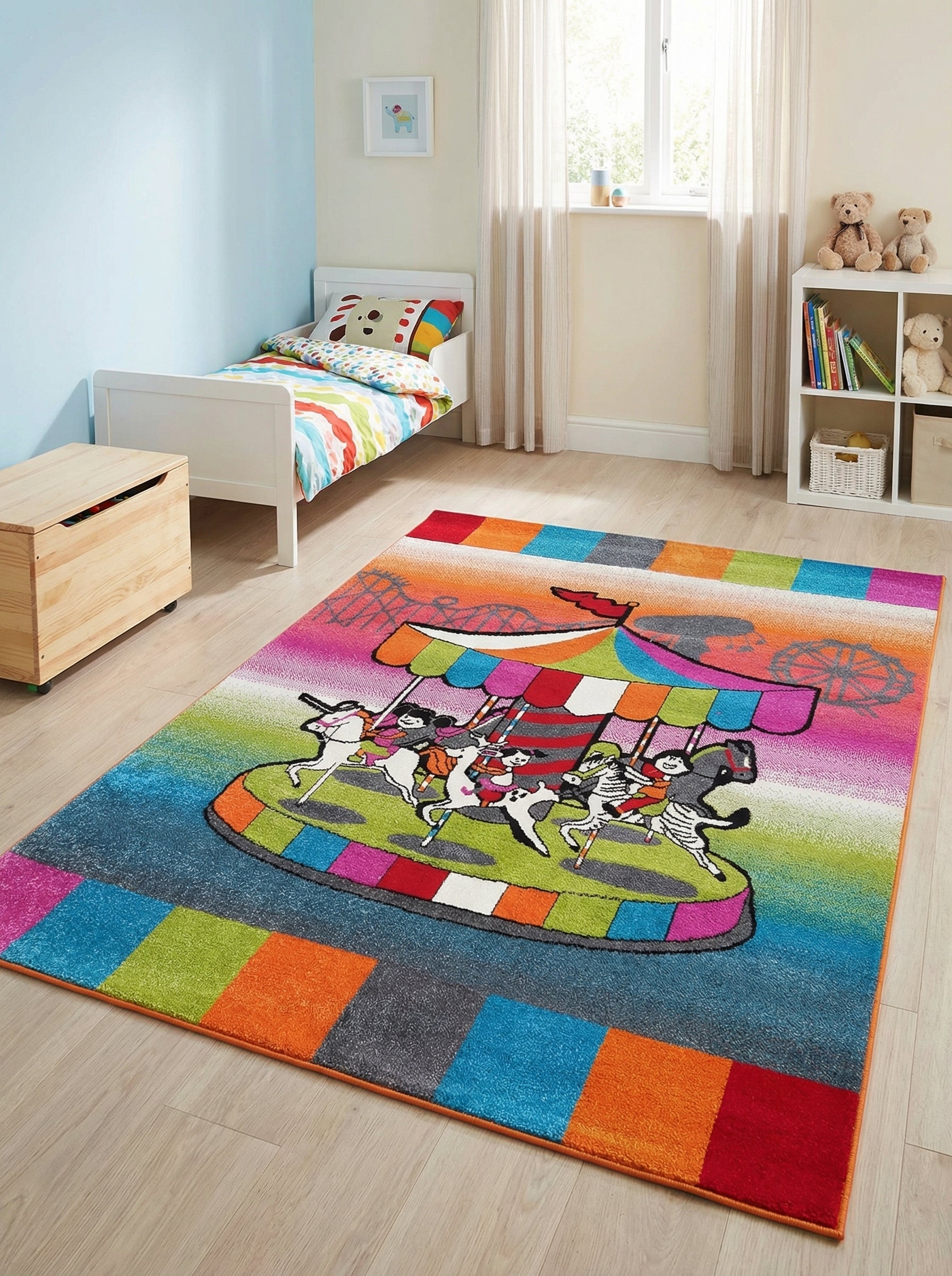 Tapis rectangulaire multicolore avec un motif central de carrousel et des bordures à blocs colorés, sur fond dégradé, dans une chambre d'enfant