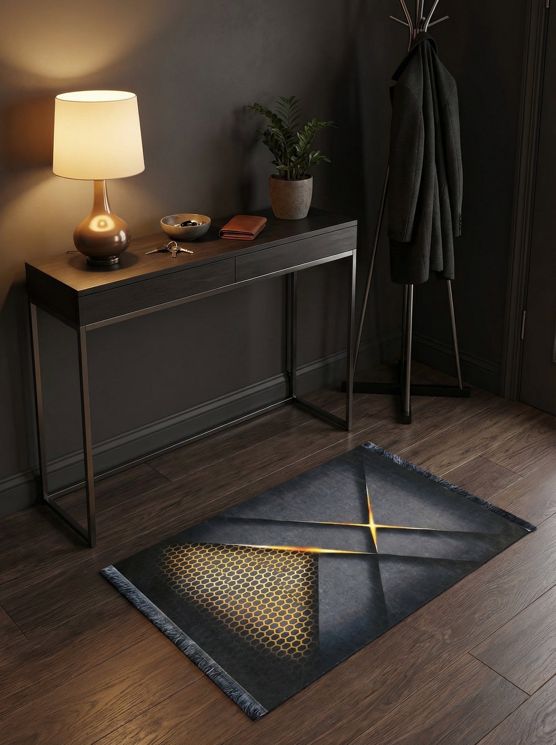Tapis rectangulaire gris foncé orné d'un motif hexagonal doré et de lignes lumineuses, posé sur un parquet dans une entrée