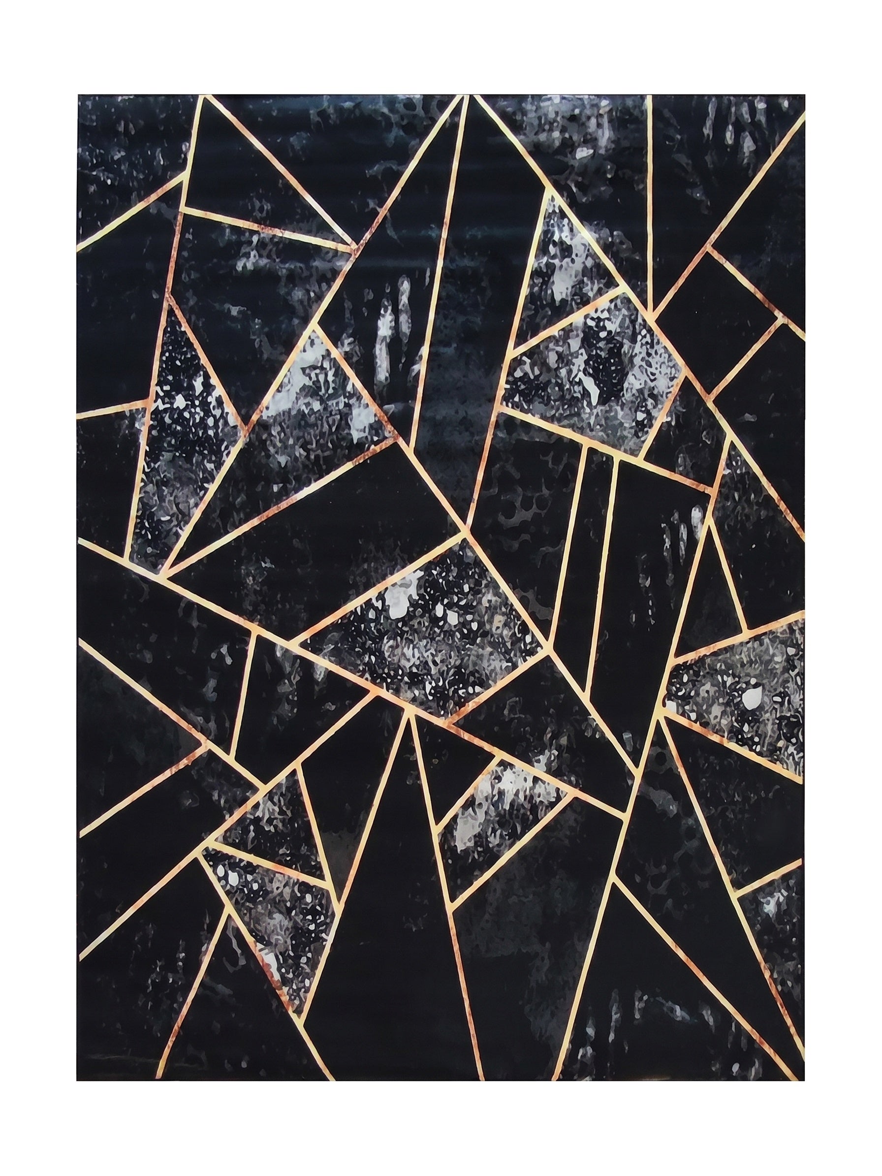 Tapis noir orné de motifs géométriques aux lignes dorées, et de sections texturées rappelant le marbre gris et blanc