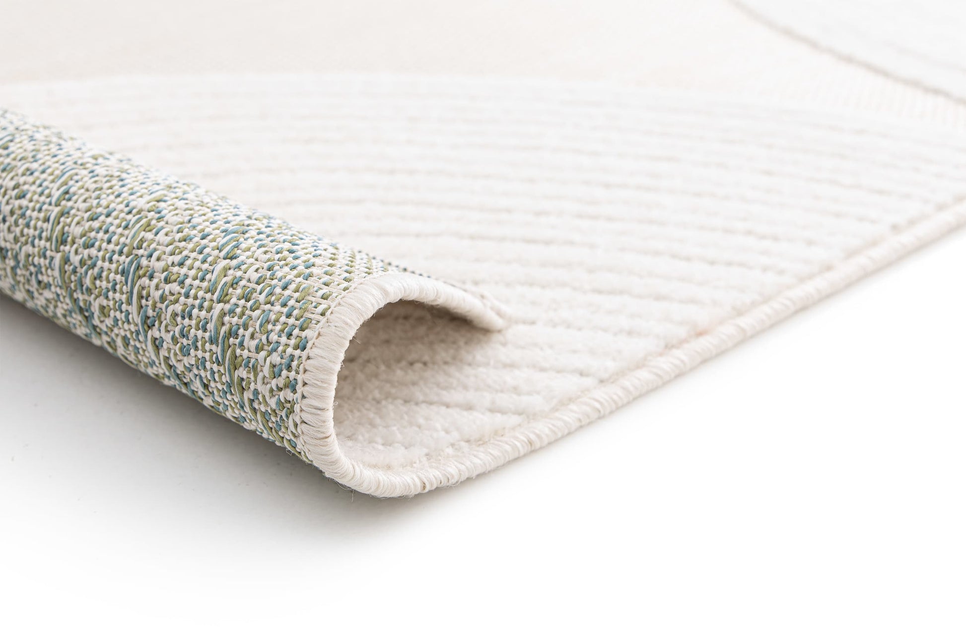 Tapis beige et crème. Densité moyenne, moelleux. Confort apparent. Ambiance chaleureuse