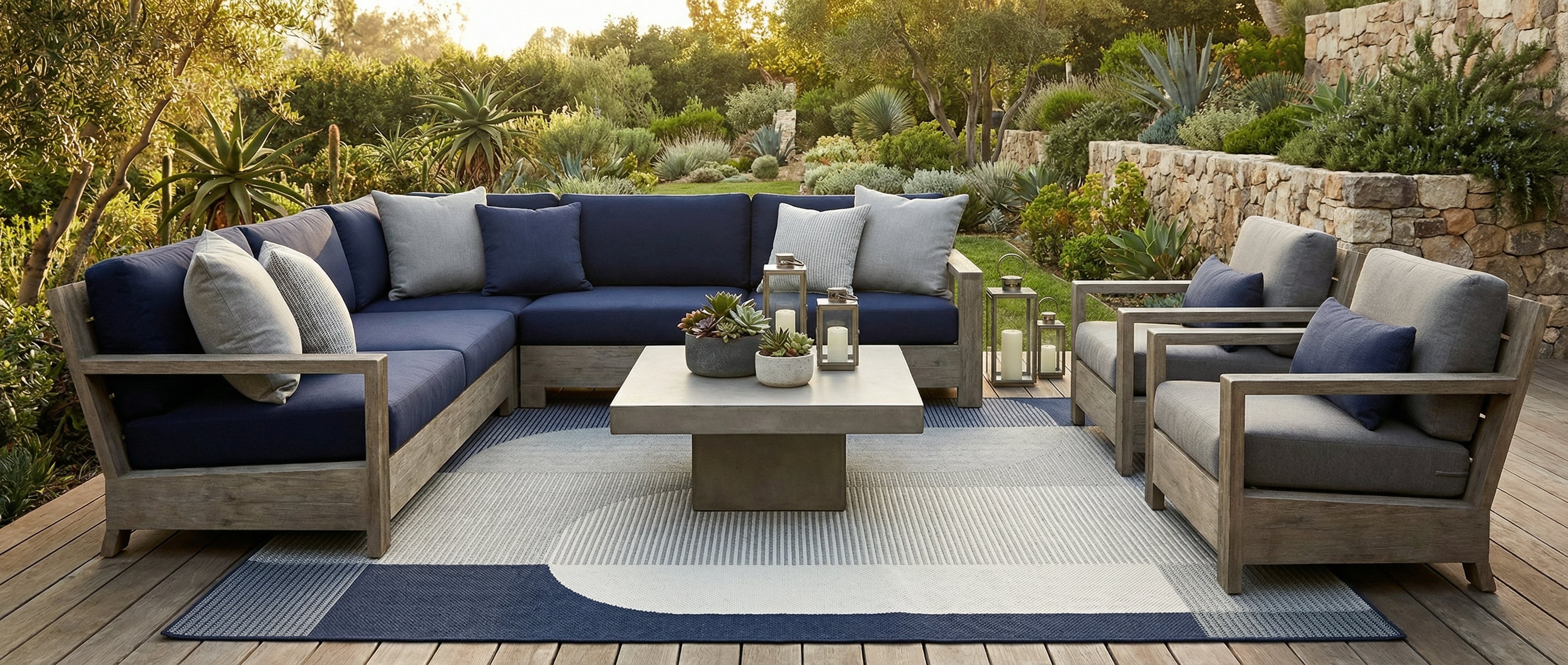 Le tapis rectangulaire bleu et gris transforme la pièce, créant une harmonie avec l'ambiance extérieure