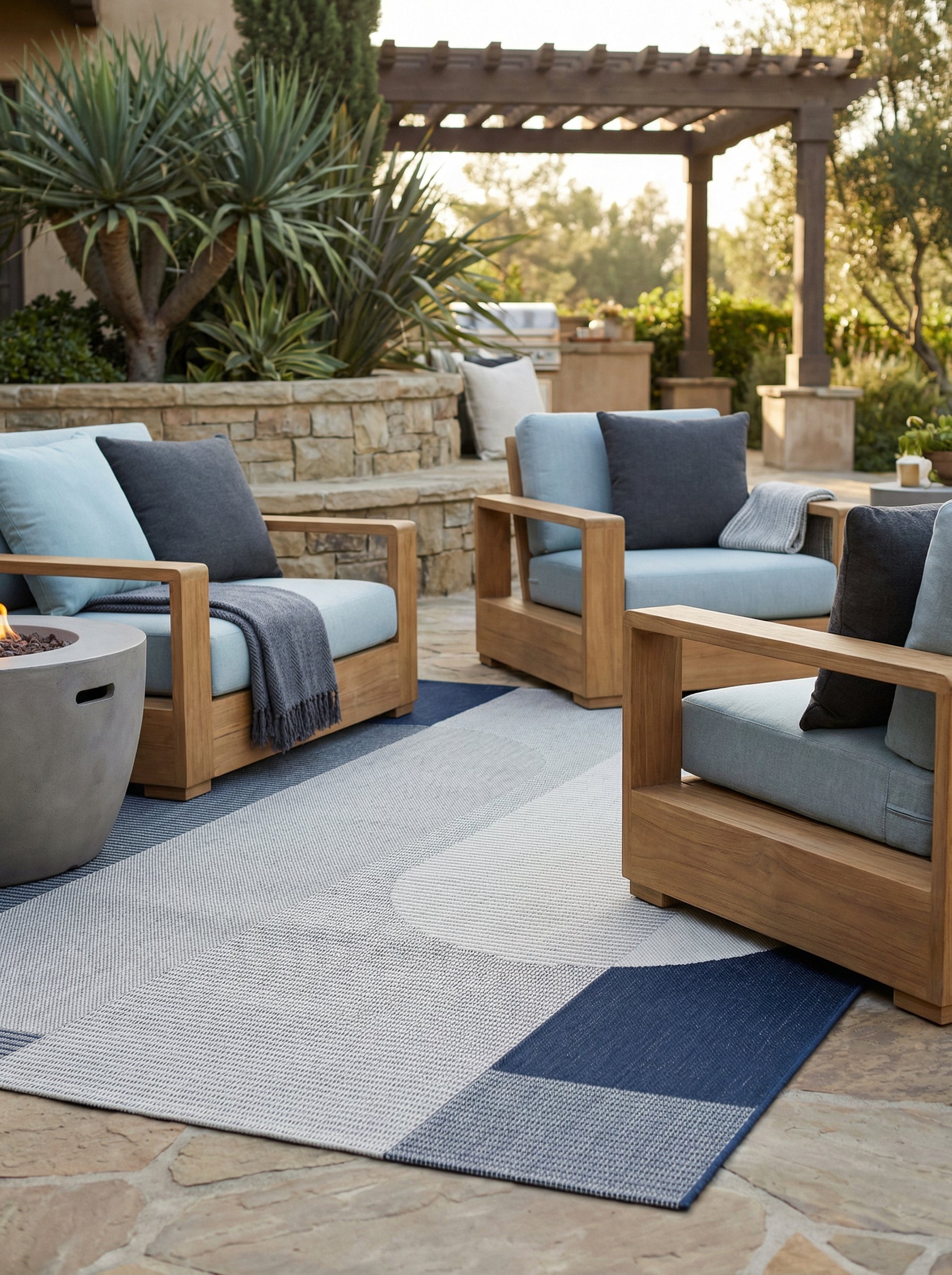Tapis rectangulaire gris et bleu, rayures et motifs géométriques, style déco moderne, ambiance zen