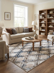 Tapis rectangulaire moelleux clair avec motifs de grilles déstructurées marron et bleu foncé texturées dans un salon décoré