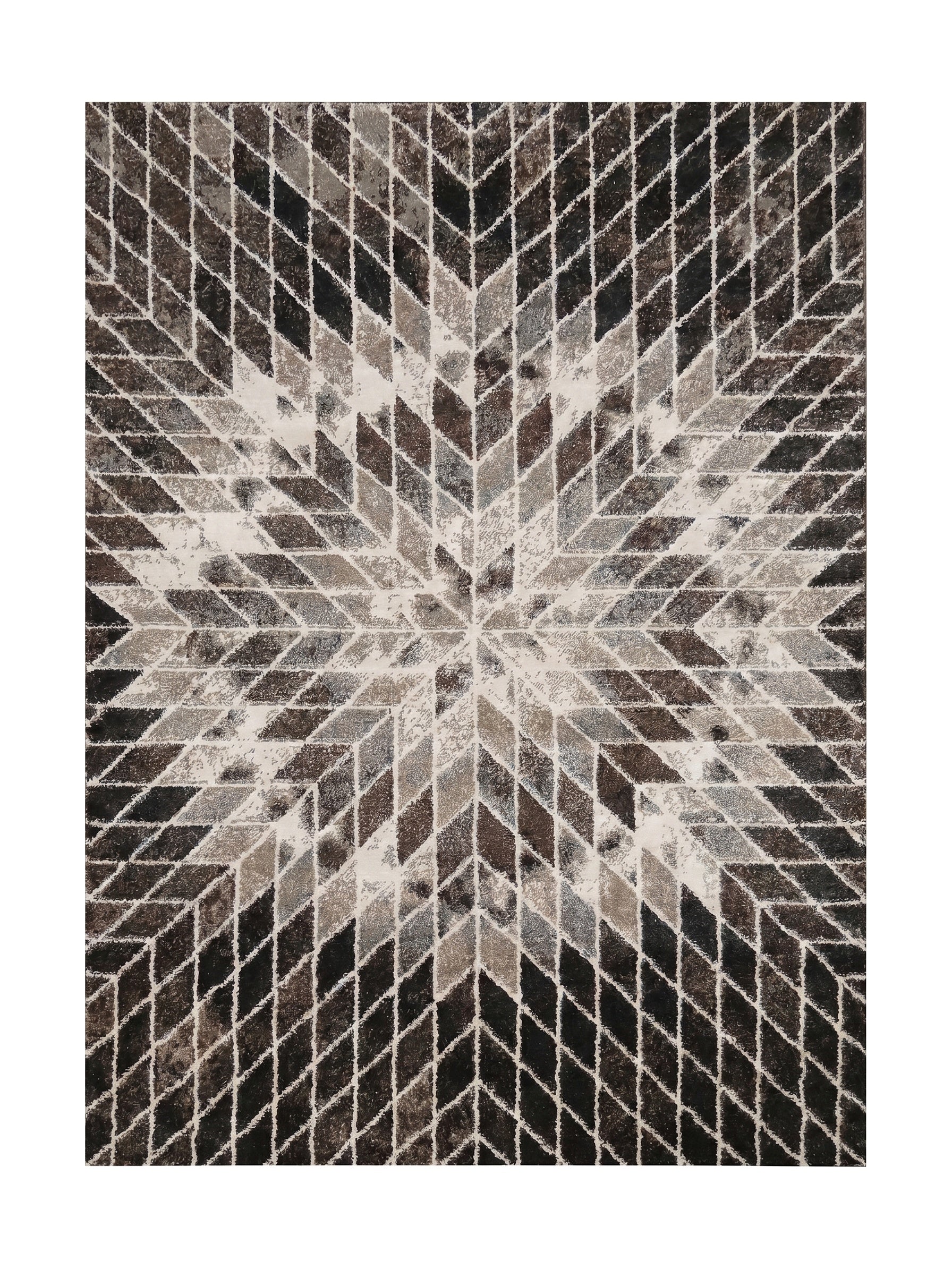 Tapis à texture douce avec un motif géométrique de losanges marron, beige, gris et blanc cassé, créant une étoile