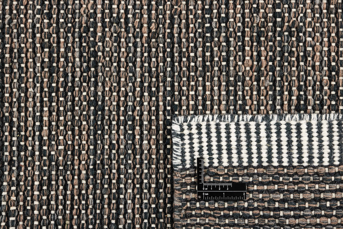 Woll-Baumwoll-Teppich Kupferschwarz - Trama, Nahaufnahme der Textur