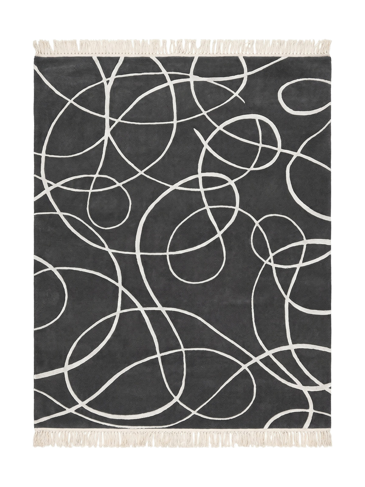 Des entrelacs de lignes argentées ornent ce tapis rectangulaire anthracite en laine et viscose aux franges claires