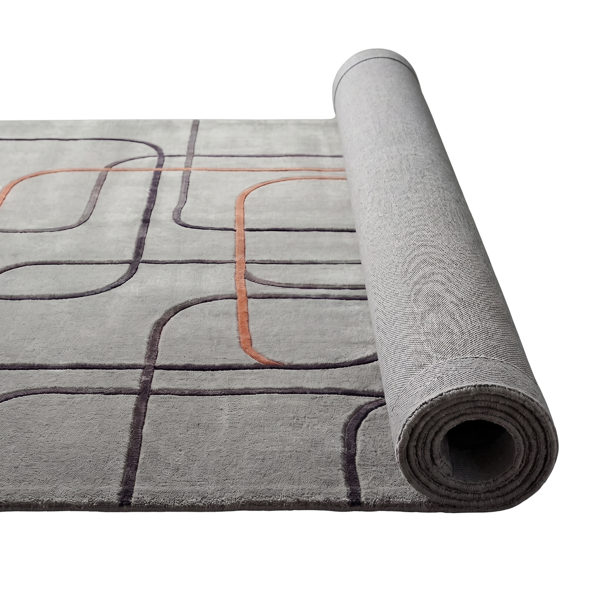 L'envers tissé du tapis laine et viscose gris et les pistes anthracite et cuivre en relief sont visibles sur ce gros plan