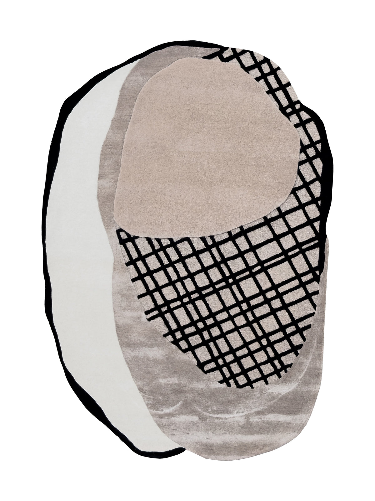 Fusion de velours rasé gris, beige et blanc et de bouclettes noires composant ce tapis organique fait main