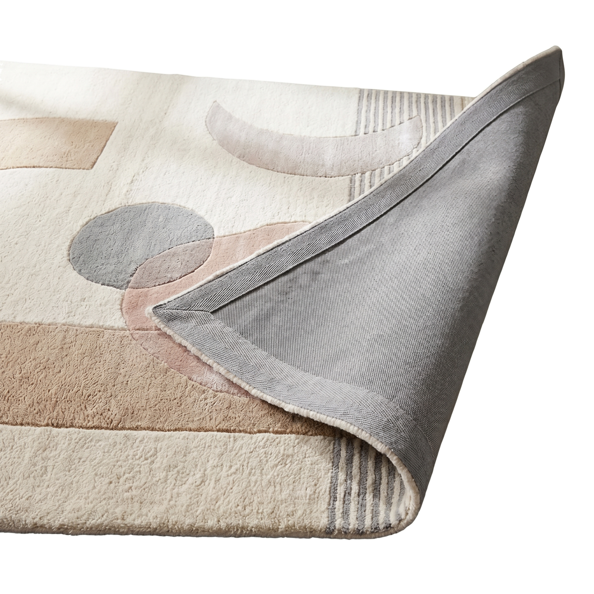 Le dos tissé gris et la surface en laine et viscose ivoire aux motifs abstraits beige, rose et gris en relief